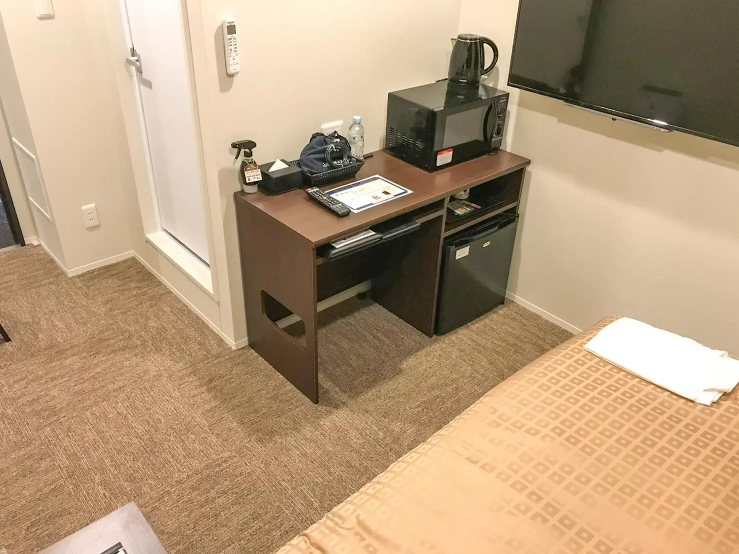 TV and multimedia, Bed in Hotel Livemax Toyama TV and multimedia, Bed in Hotel Livemax Toyama