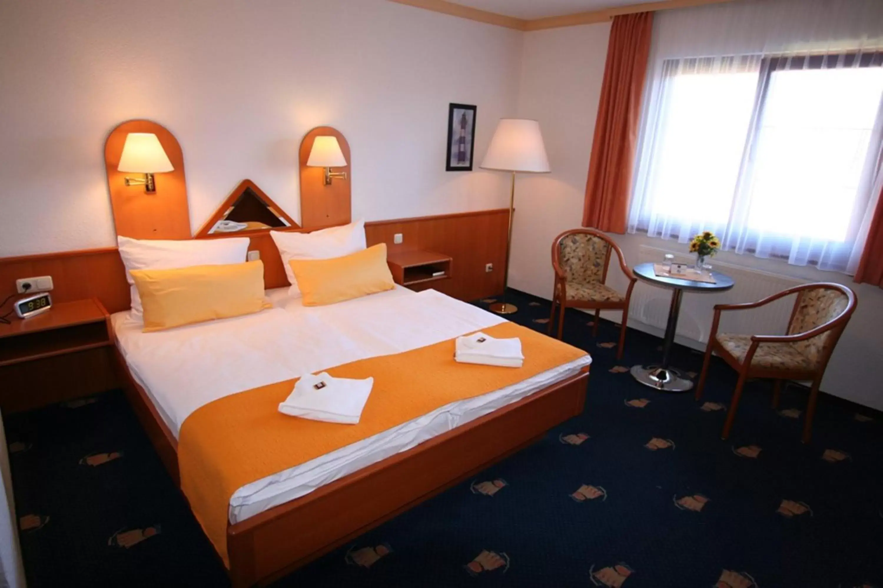 Photo of the whole room, Bed in Hotel & Restaurant Hanse Kogge