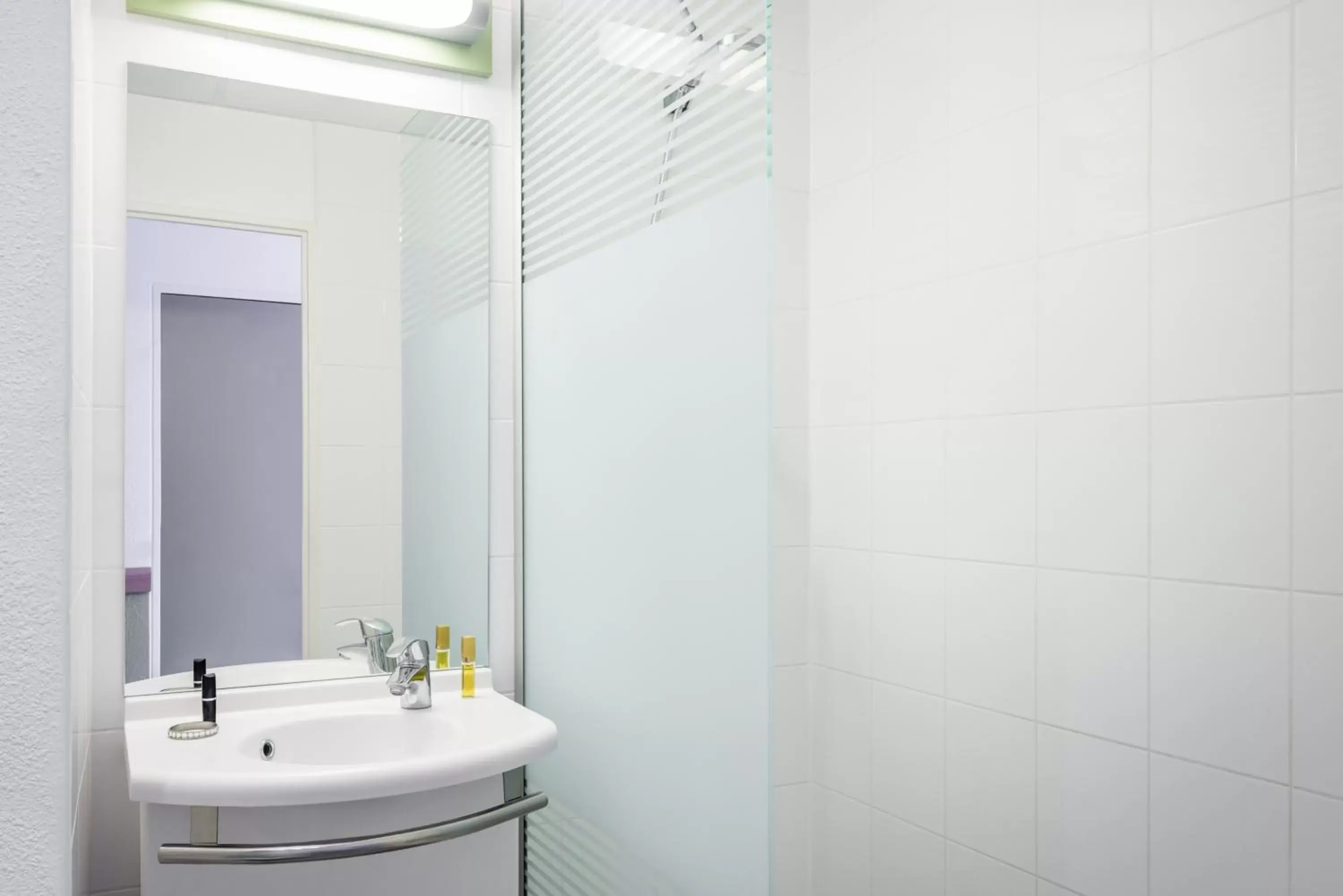 Bathroom in ibis budget Aachen Raeren Grenze