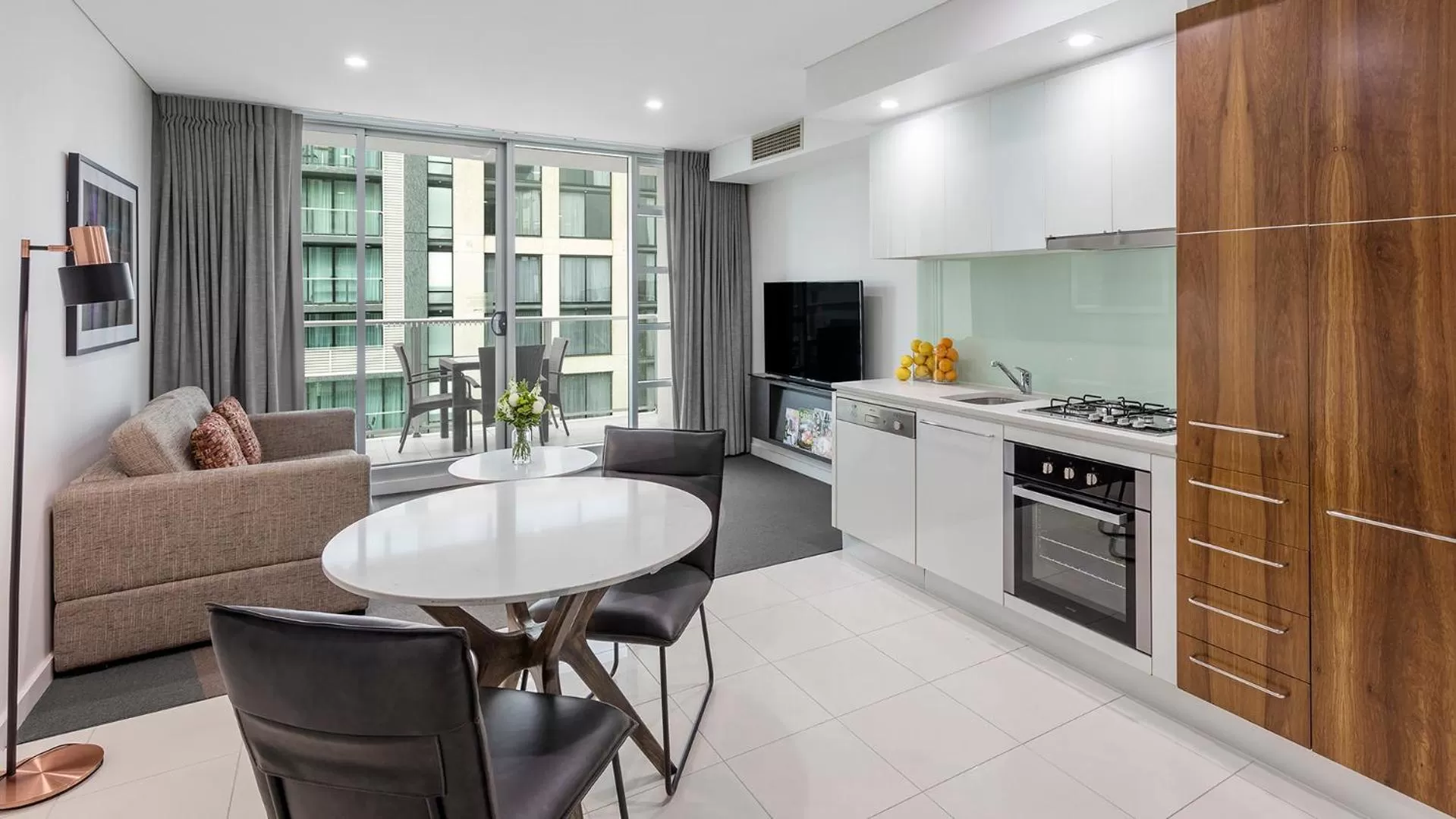 TV and multimedia in Oaks Adelaide Embassy Suites