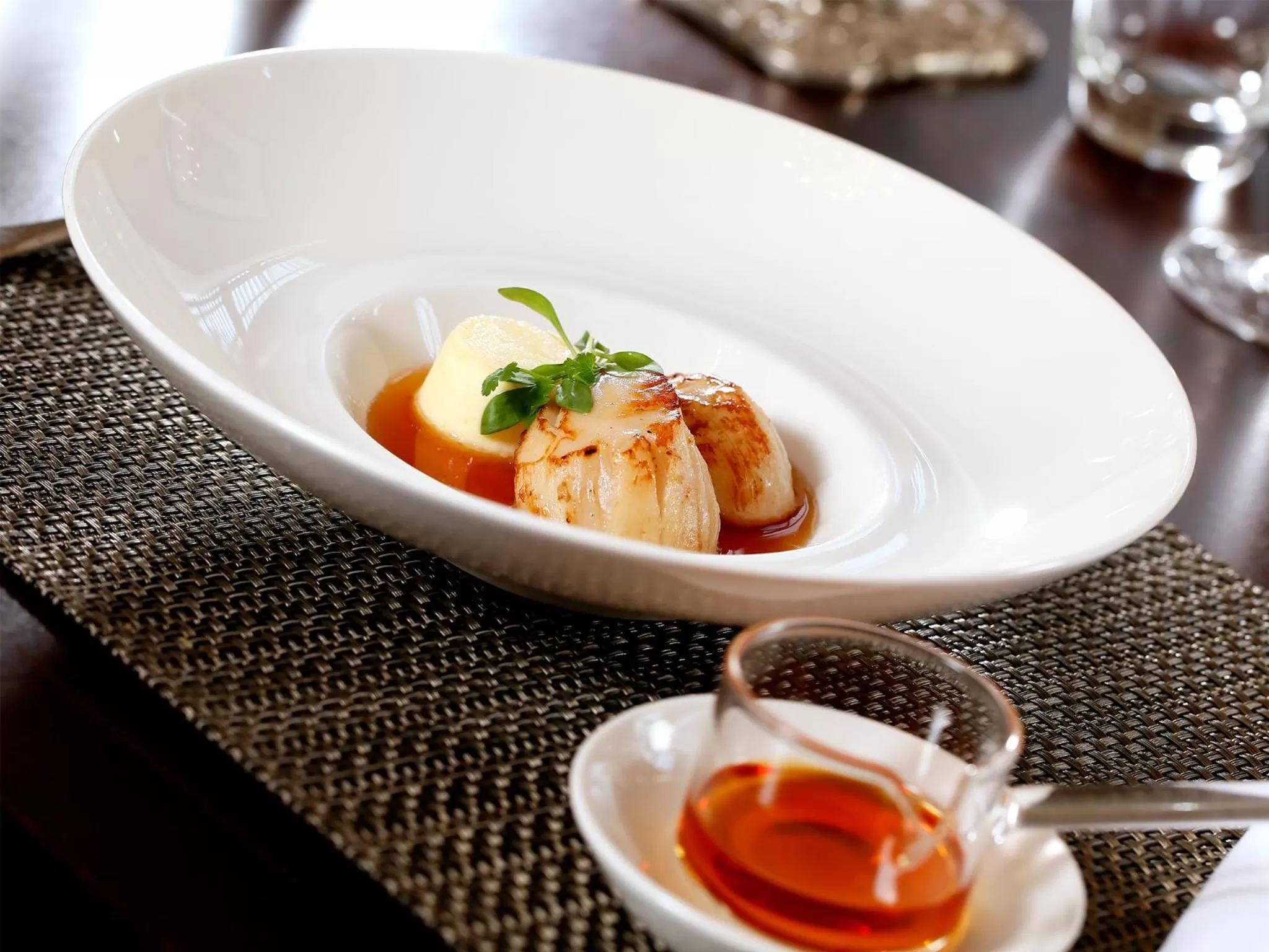 Restaurant/places to eat in Macdonald Houstoun House