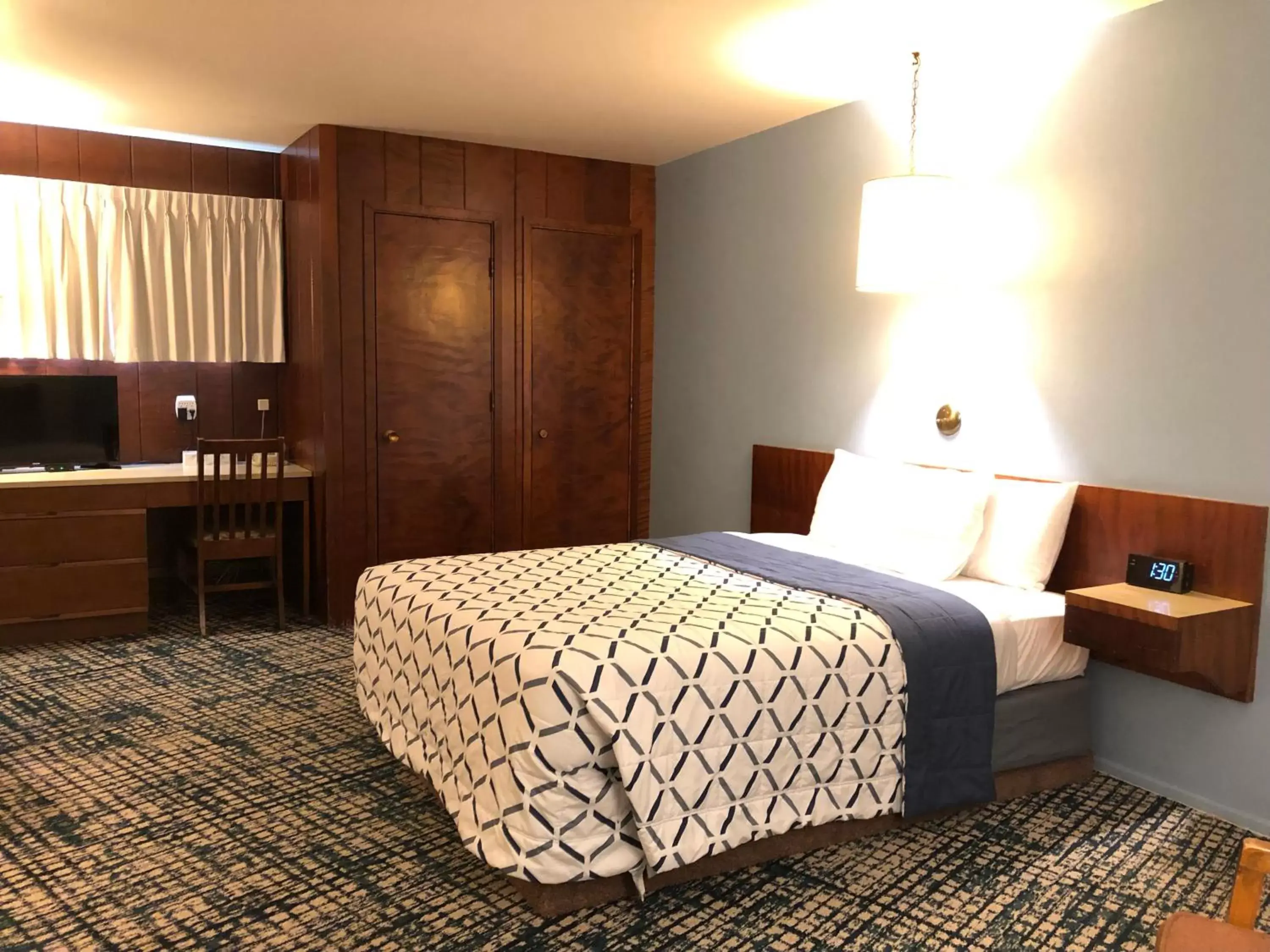 Bed in Curly Redwood Lodge Bed in Curly Redwood Lodge