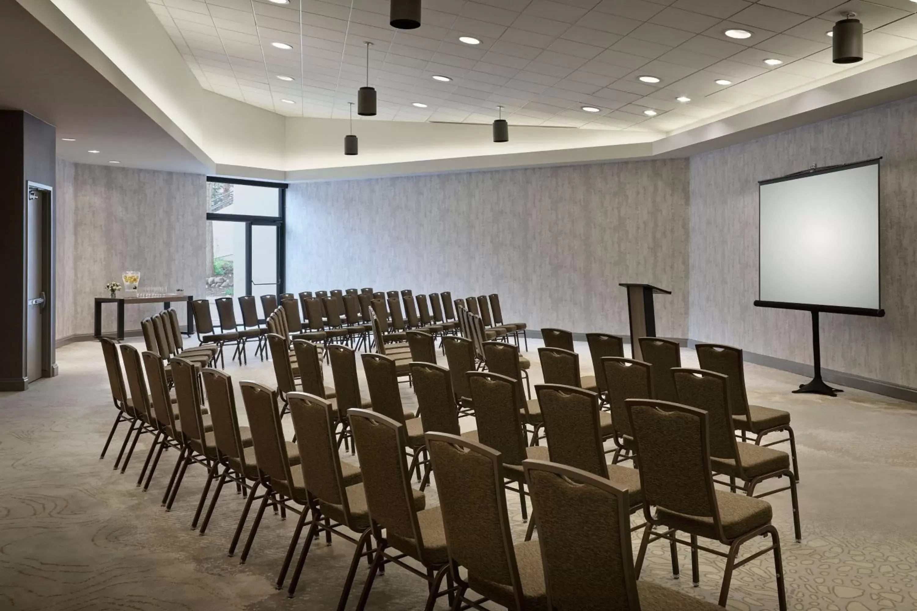 Meeting/conference room in Viewline Resort Snowmass, Autograph Collection