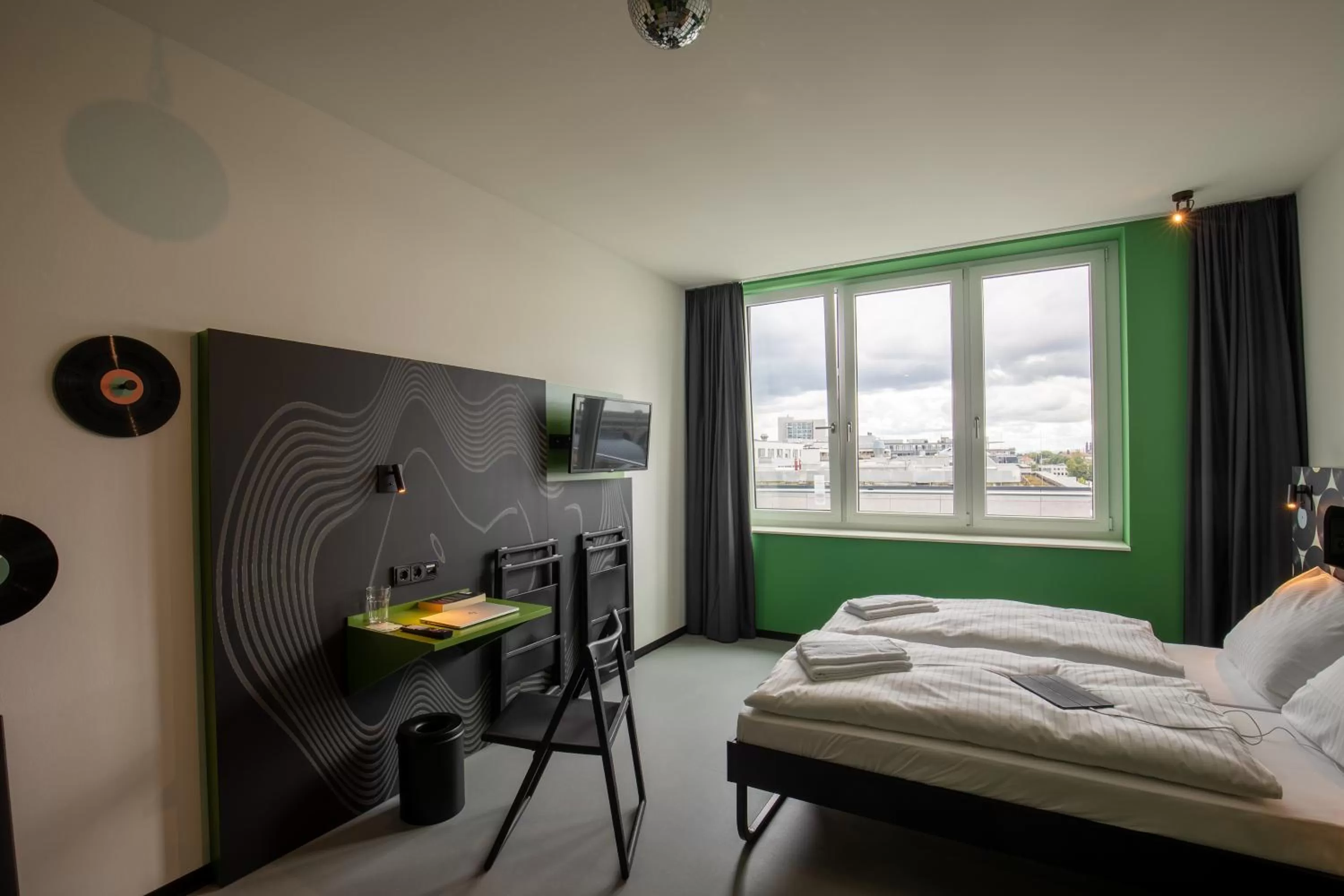 Photo of the whole room in MEININGER Hotel Dresden Zentrum