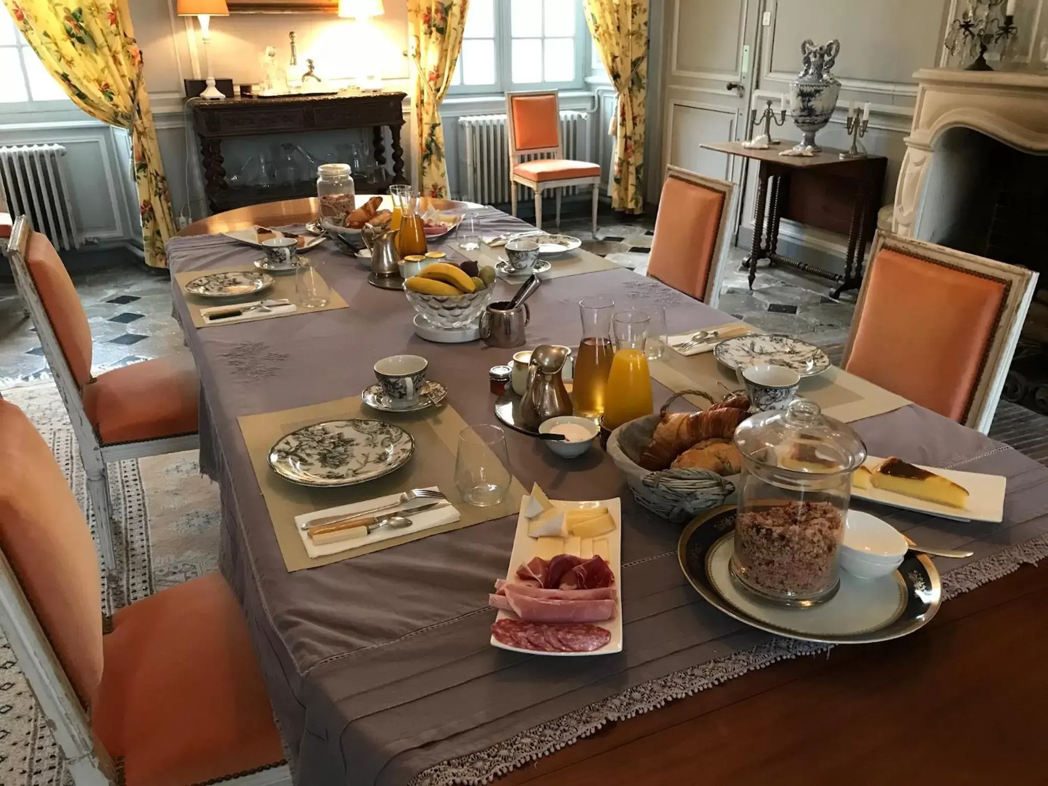 Breakfast in Le Château d'Asnières en Bessin