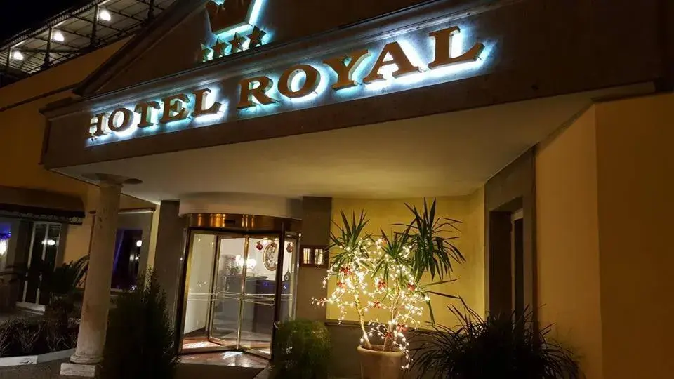 Facade/entrance in Hotel Royal