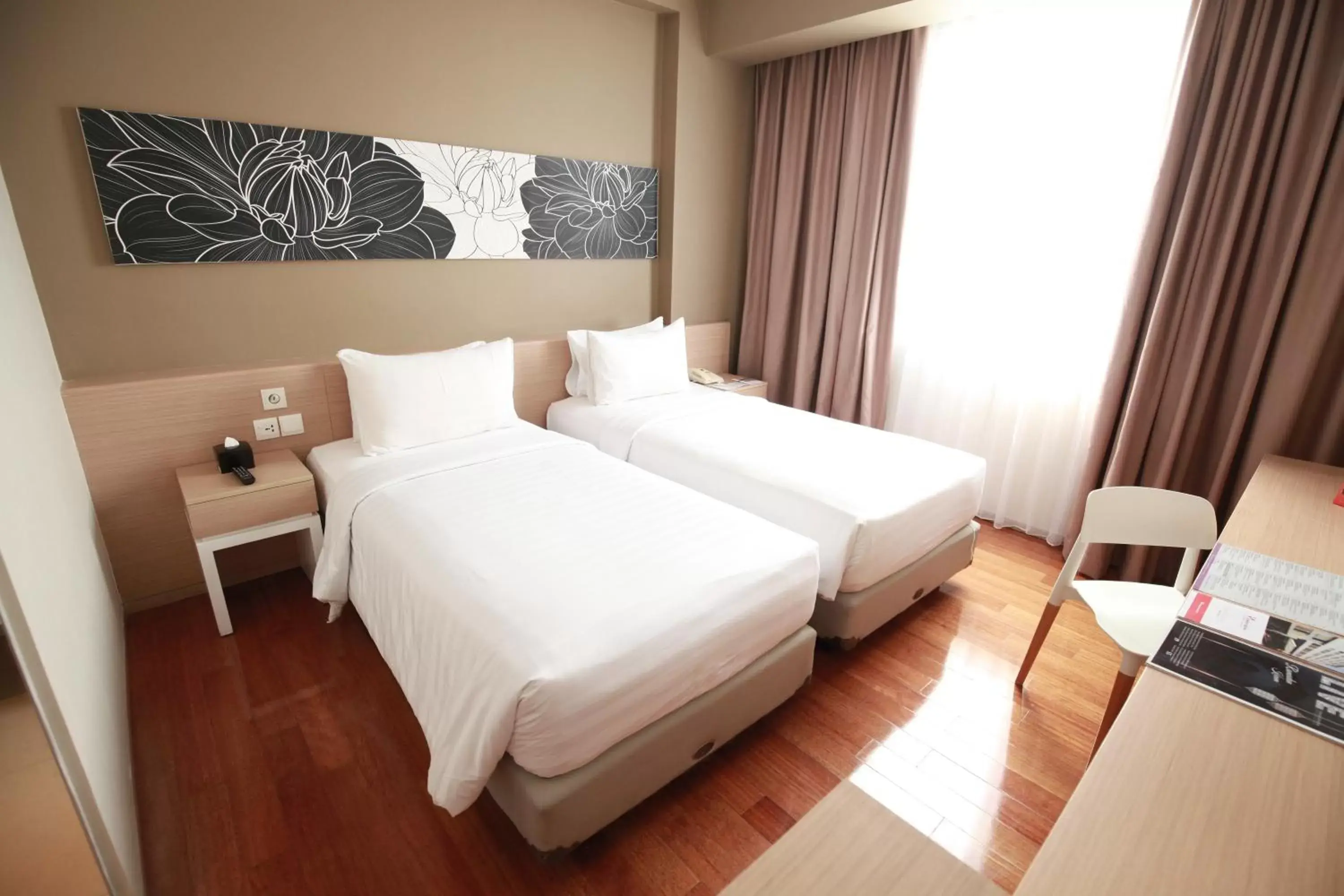 Photo of the whole room, Bed in Swiss-Belinn Airport Jakarta