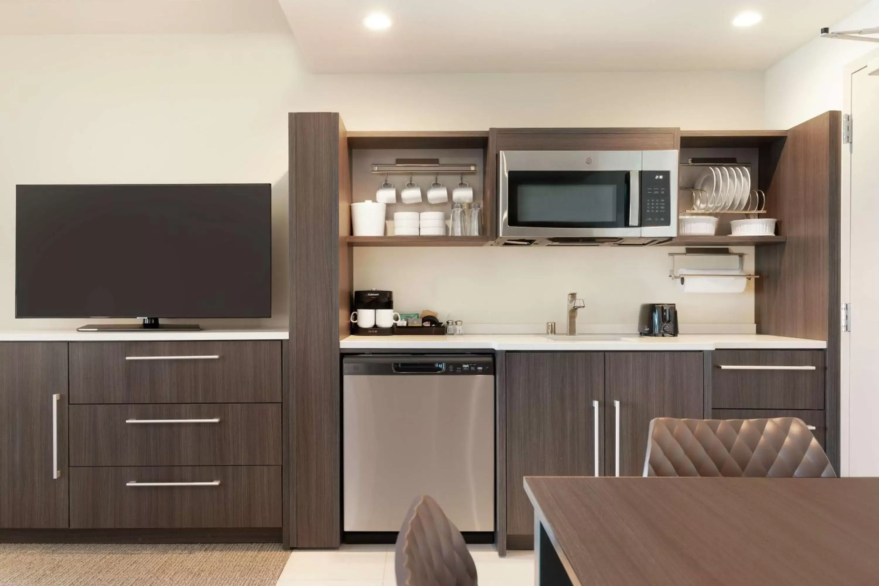 Kitchen or kitchenette, Kitchen/Kitchenette in Home2 Suites By Hilton Woodland Hills Los Angeles