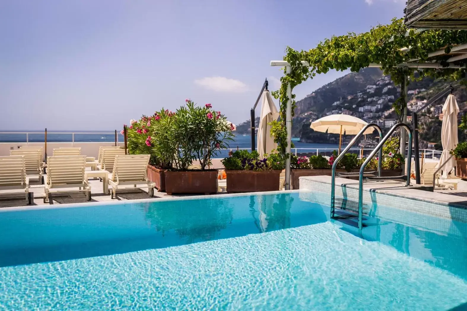 Swimming Pool in Hotel Marina Riviera