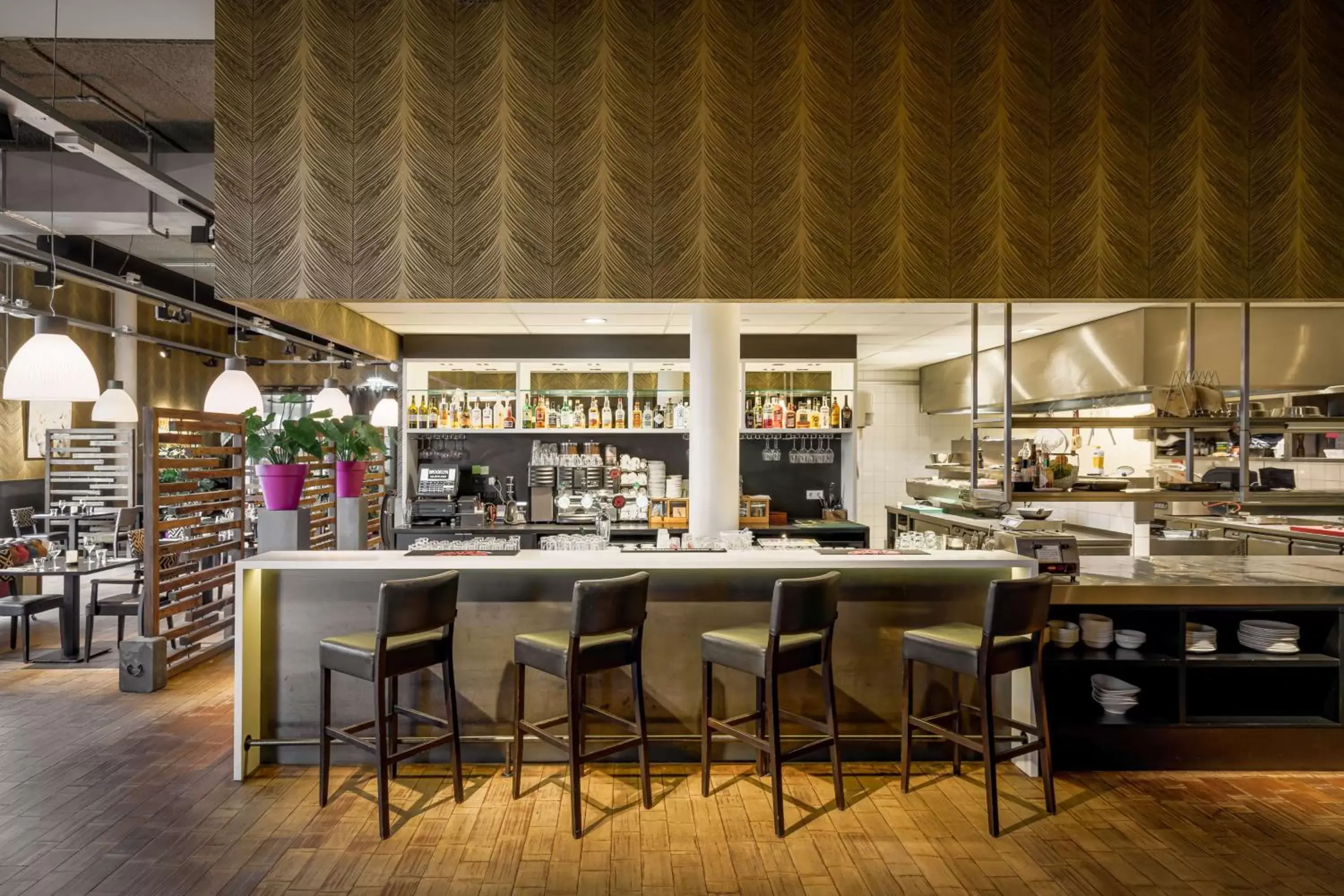 Lounge or bar, Lounge/Bar in DoubleTree By Hilton Hotel Amsterdam - Ndsm Wharf