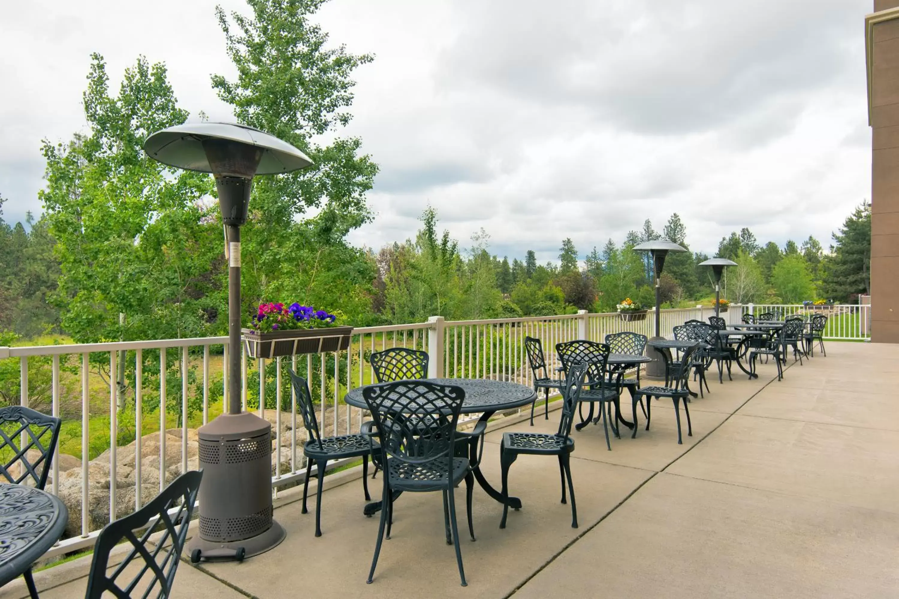 Patio, Patio/Outdoor Area in Oxford Suites Spokane Valley