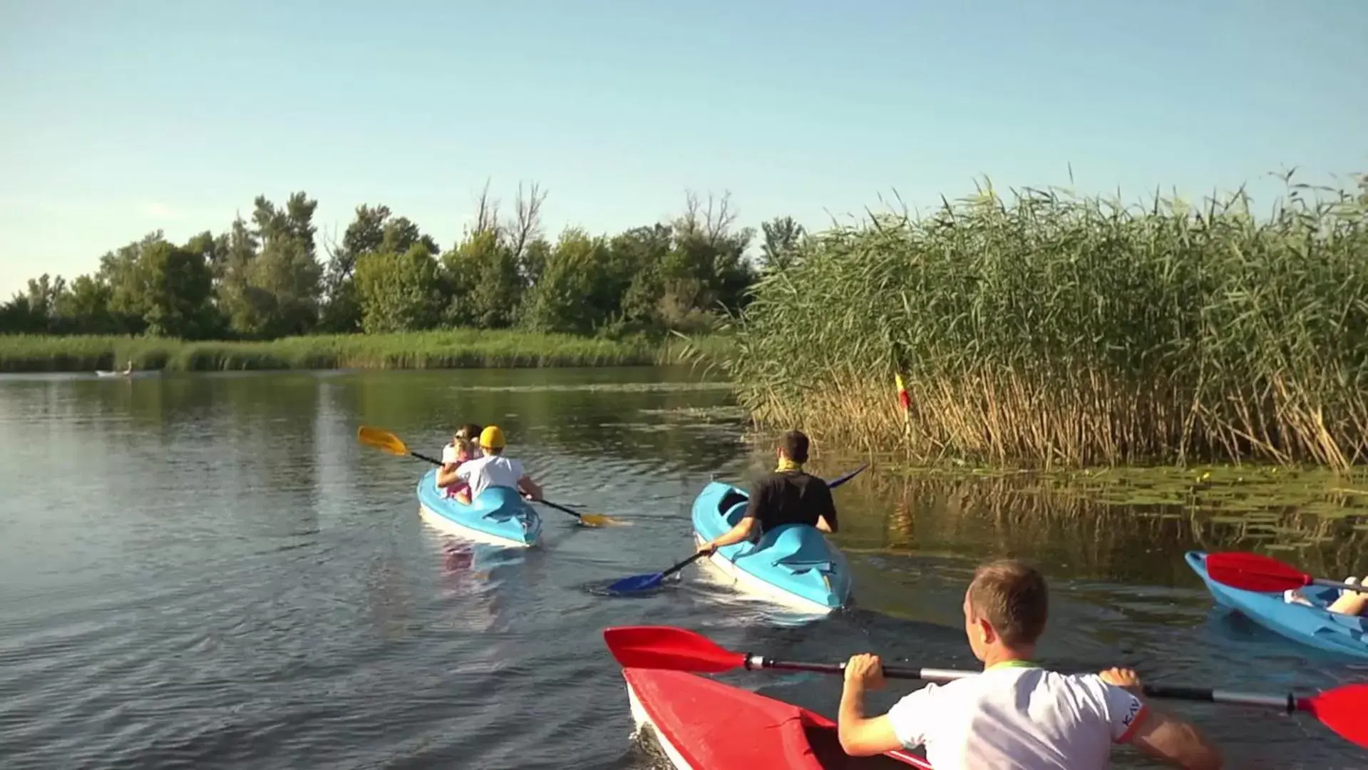 Activities, Canoeing in Village Inn on the Lake