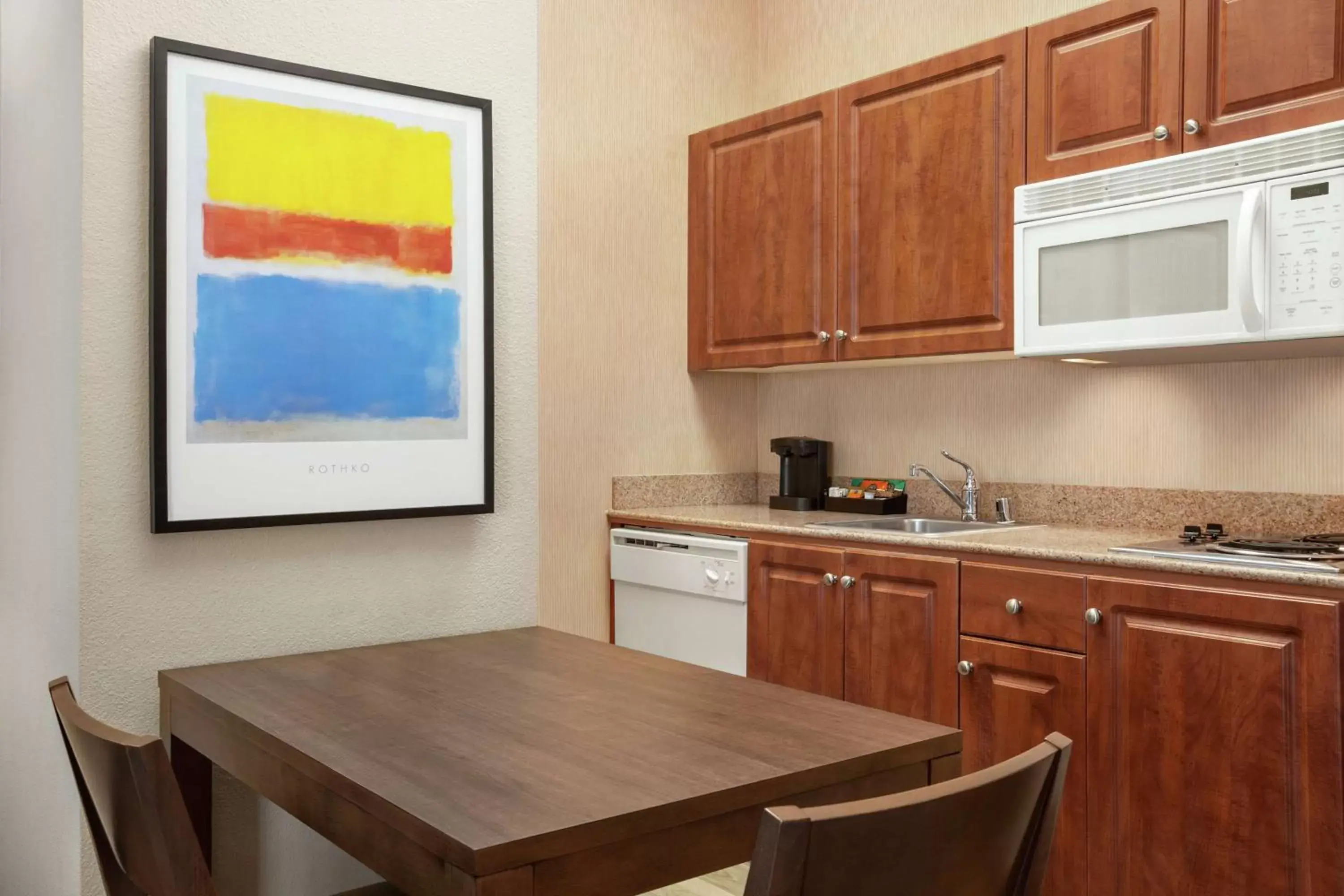 Kitchen or kitchenette, Kitchen/Kitchenette in Homewood Suites by Hilton - Oakland Waterfront