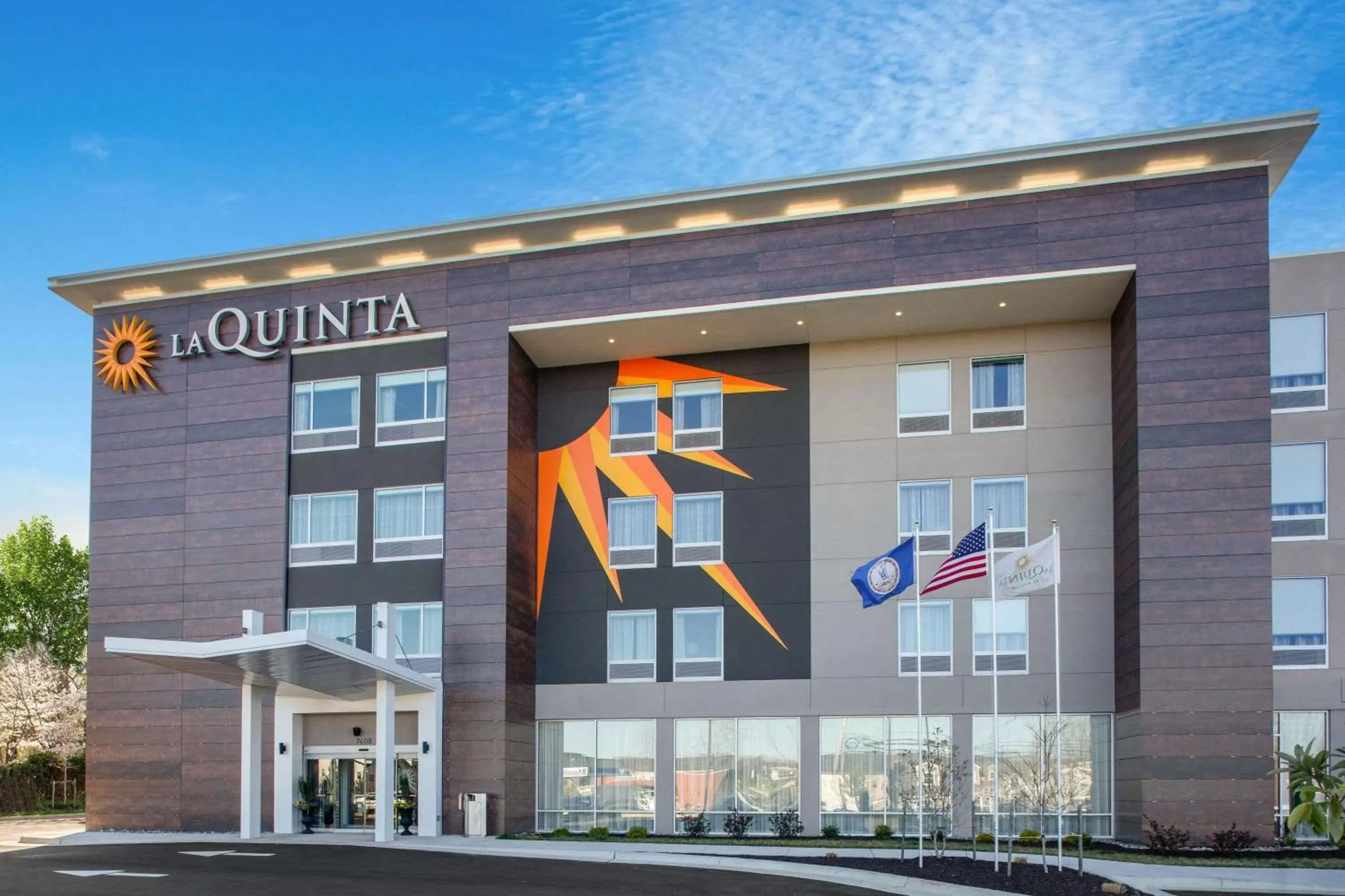 Property building in La Quinta Inn & Suites by Wyndham Manassas, VA- Dulles Airport