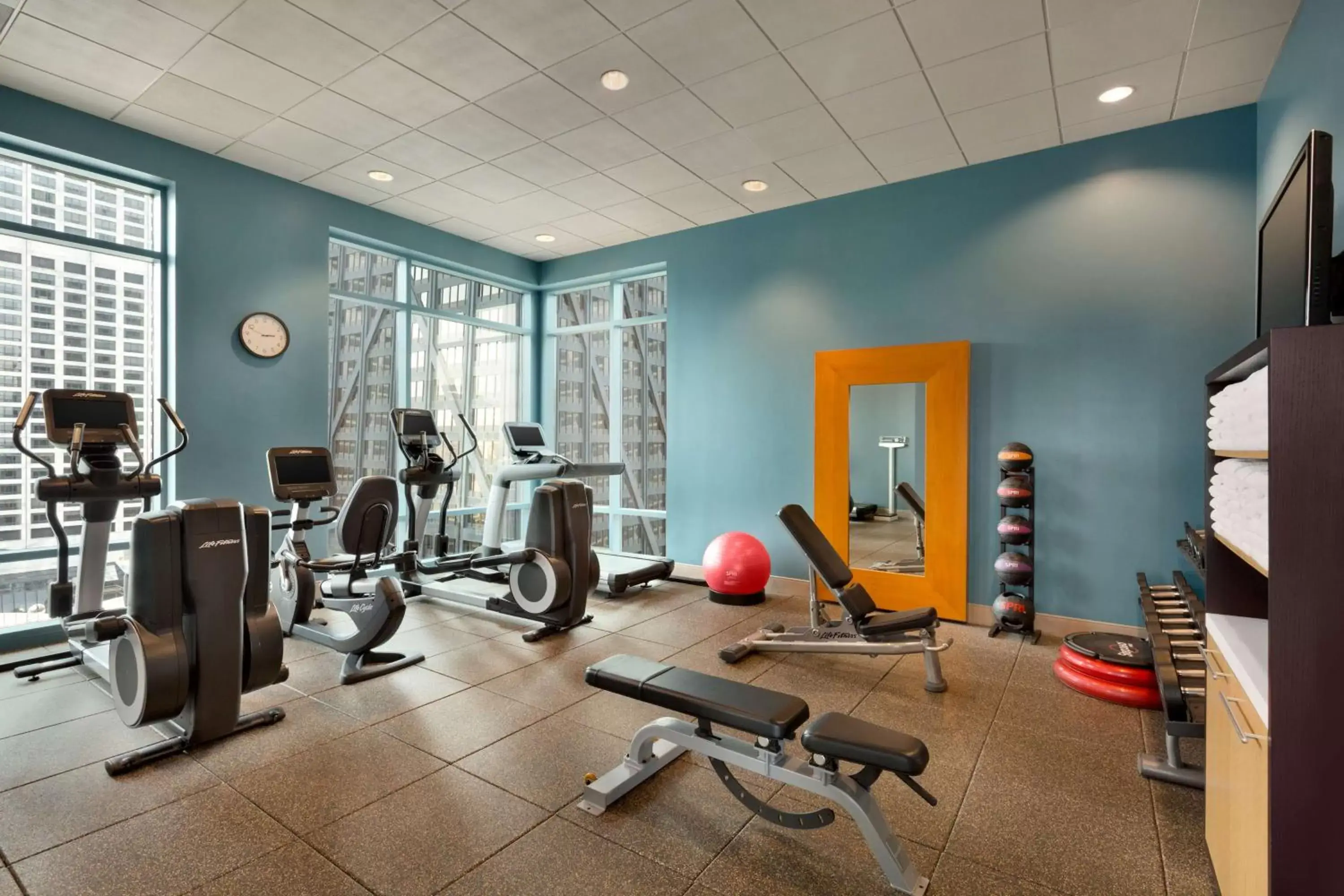 Fitness centre/facilities in Hilton Chicago Magnificent Mile Suites Fitness centre/facilities in Hilton Chicago Magnificent Mile Suites