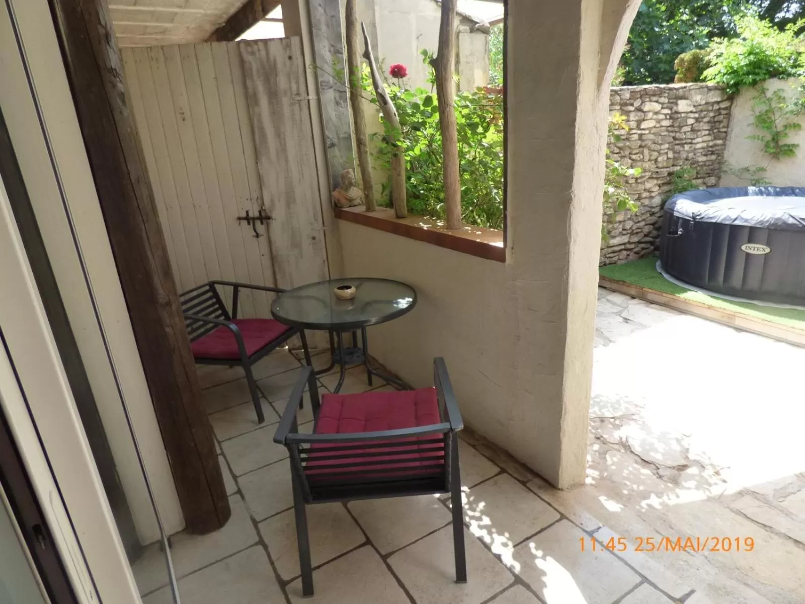 Patio in MAS MAURANE-Chambre d'hôte avec SPA privé aux portes d'ARLES