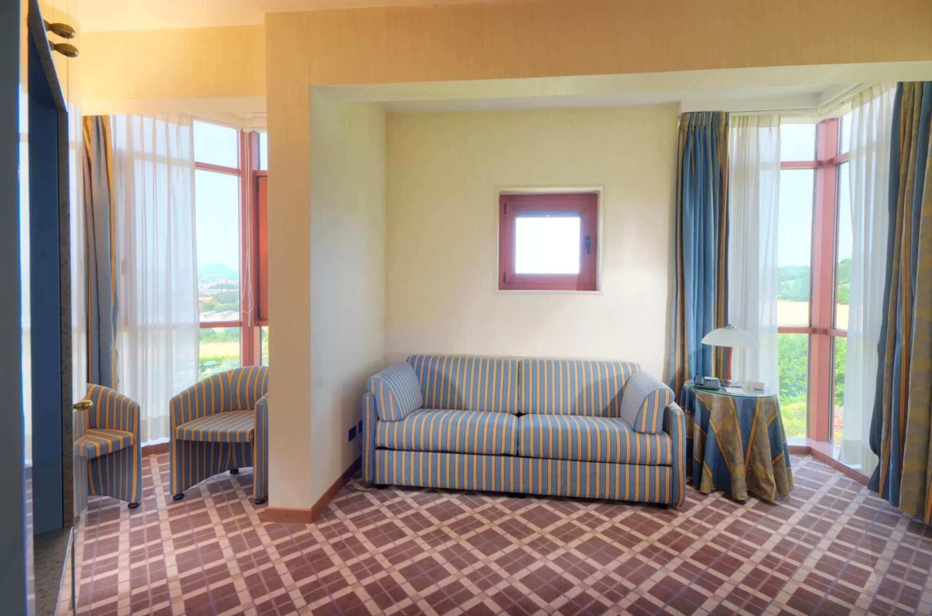 Bed, Seating Area in Hotel Federico II