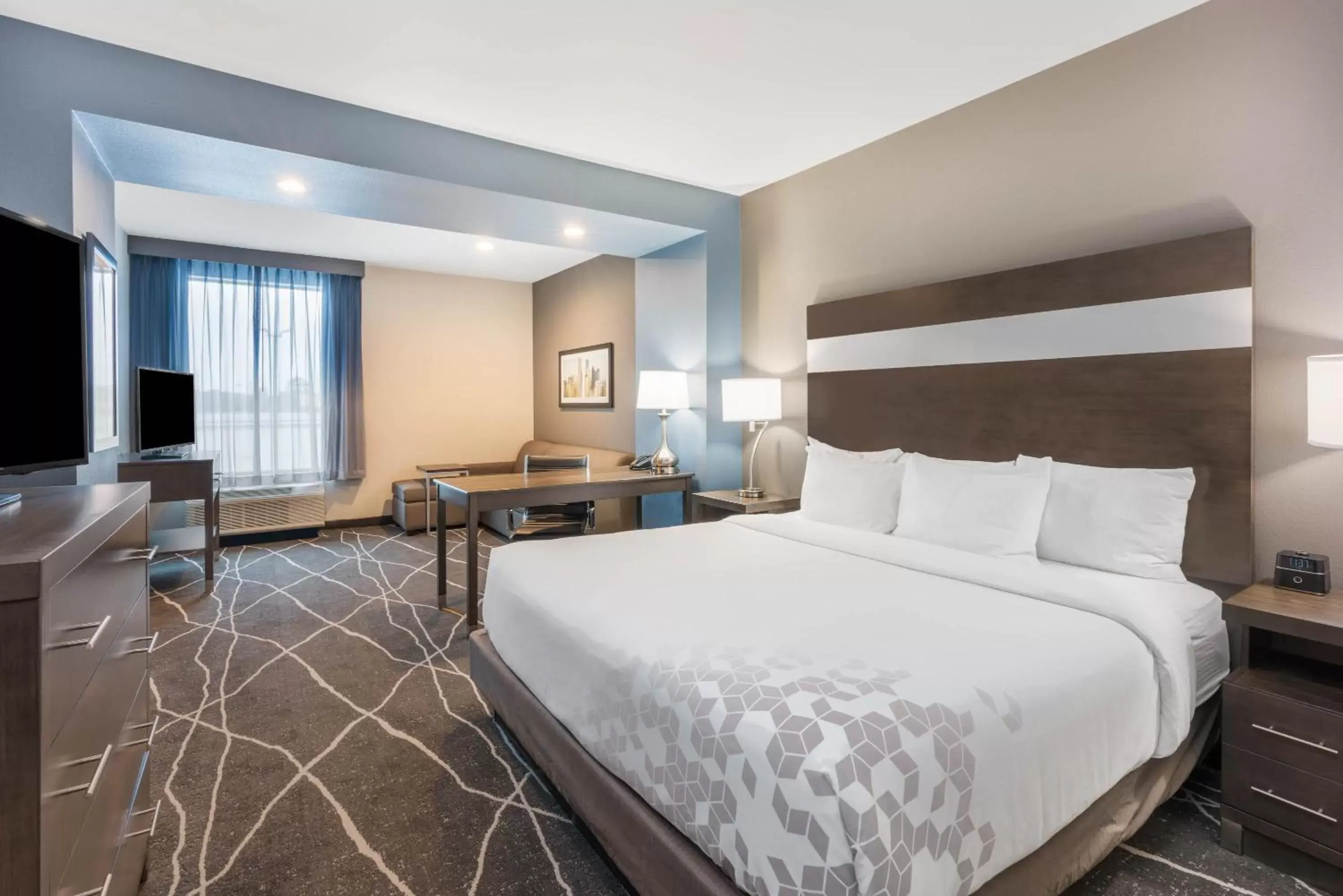 Bedroom, Bed in La Quinta Inn and Suites by Wyndham Houston Spring South