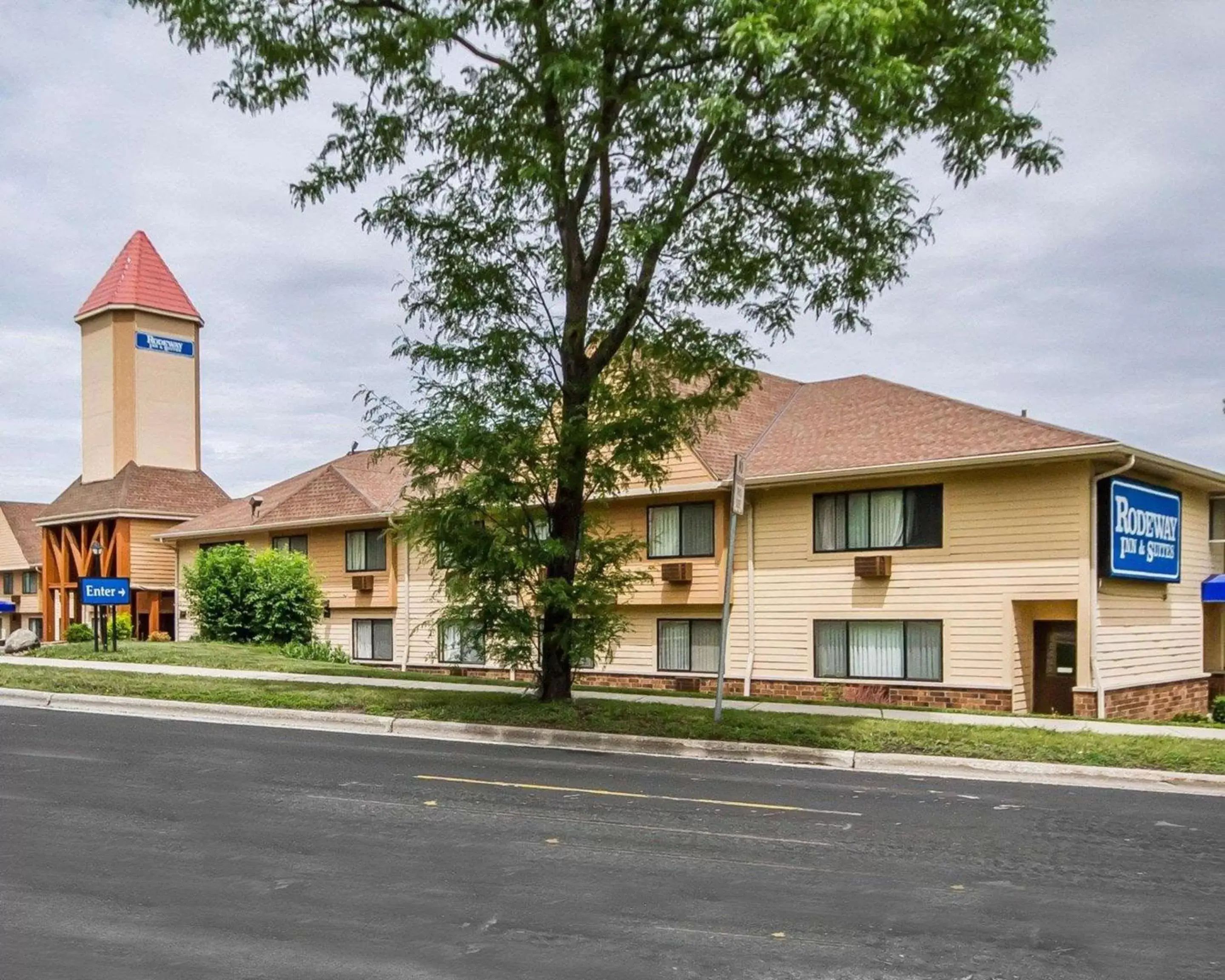 Property Building in Rodeway Inn & Suites Madison East