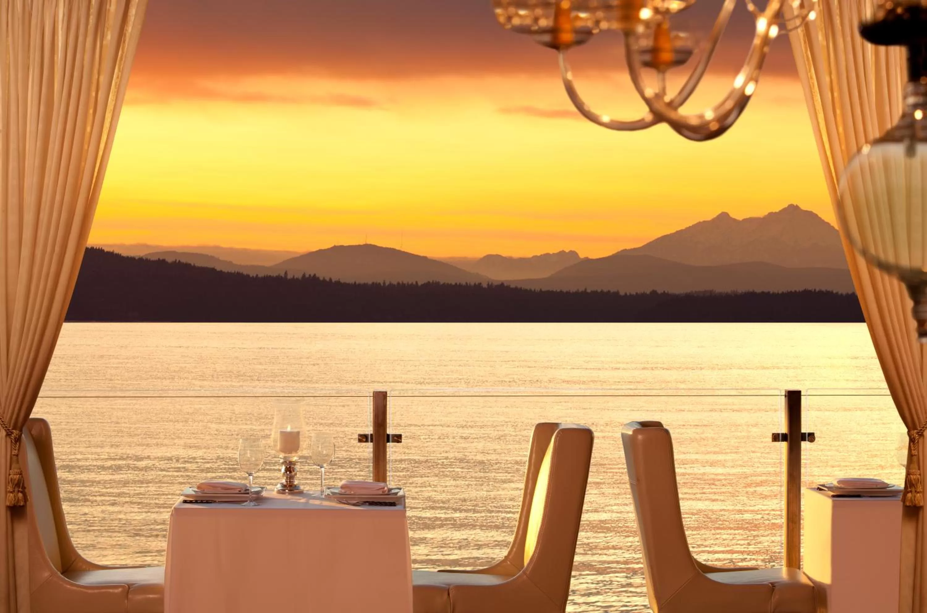 Restaurant/places to eat in The Edgewater, a Noble House Hotel