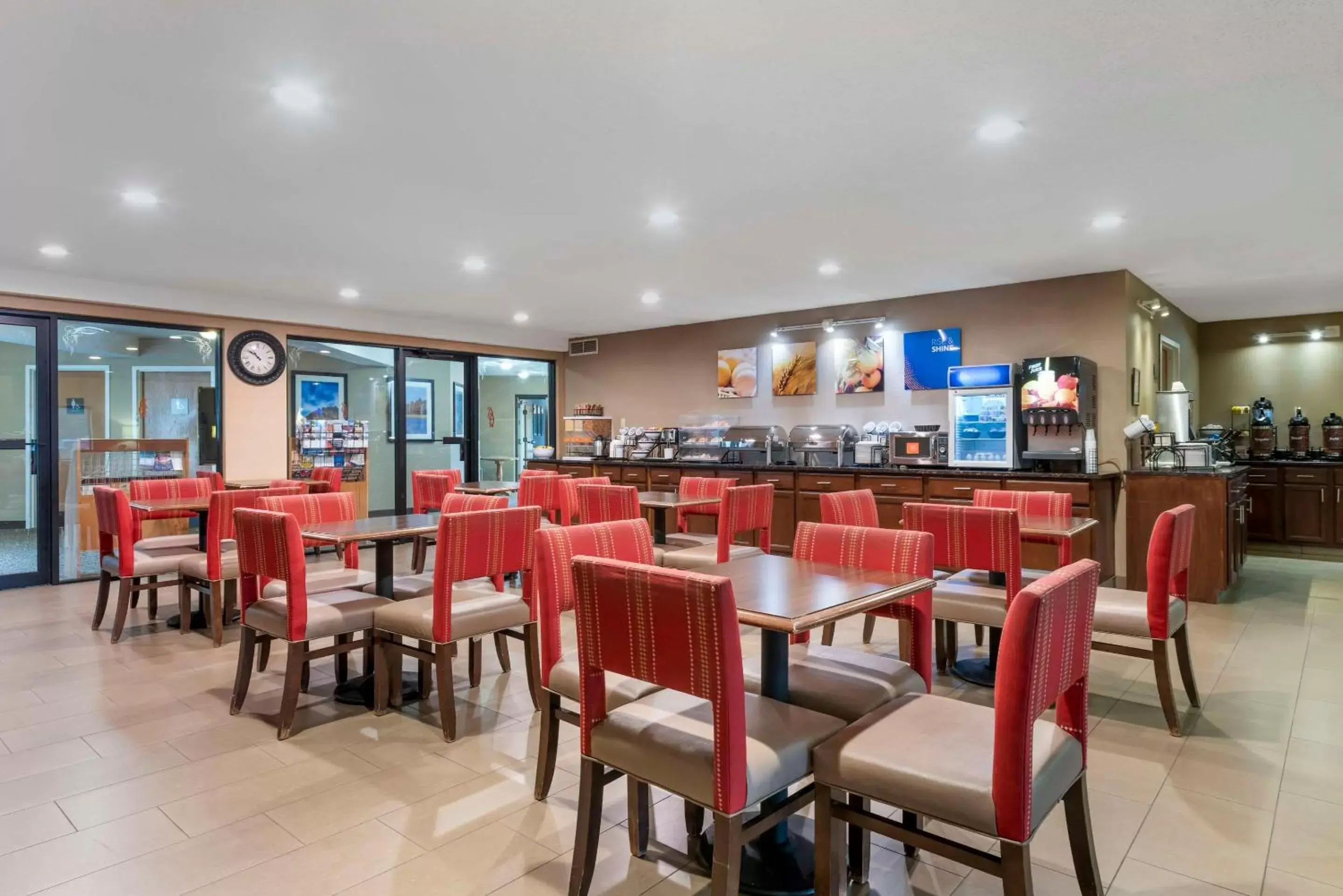 Breakfast, Restaurant/Places to Eat in Comfort Inn & Suites Black River Falls I-94