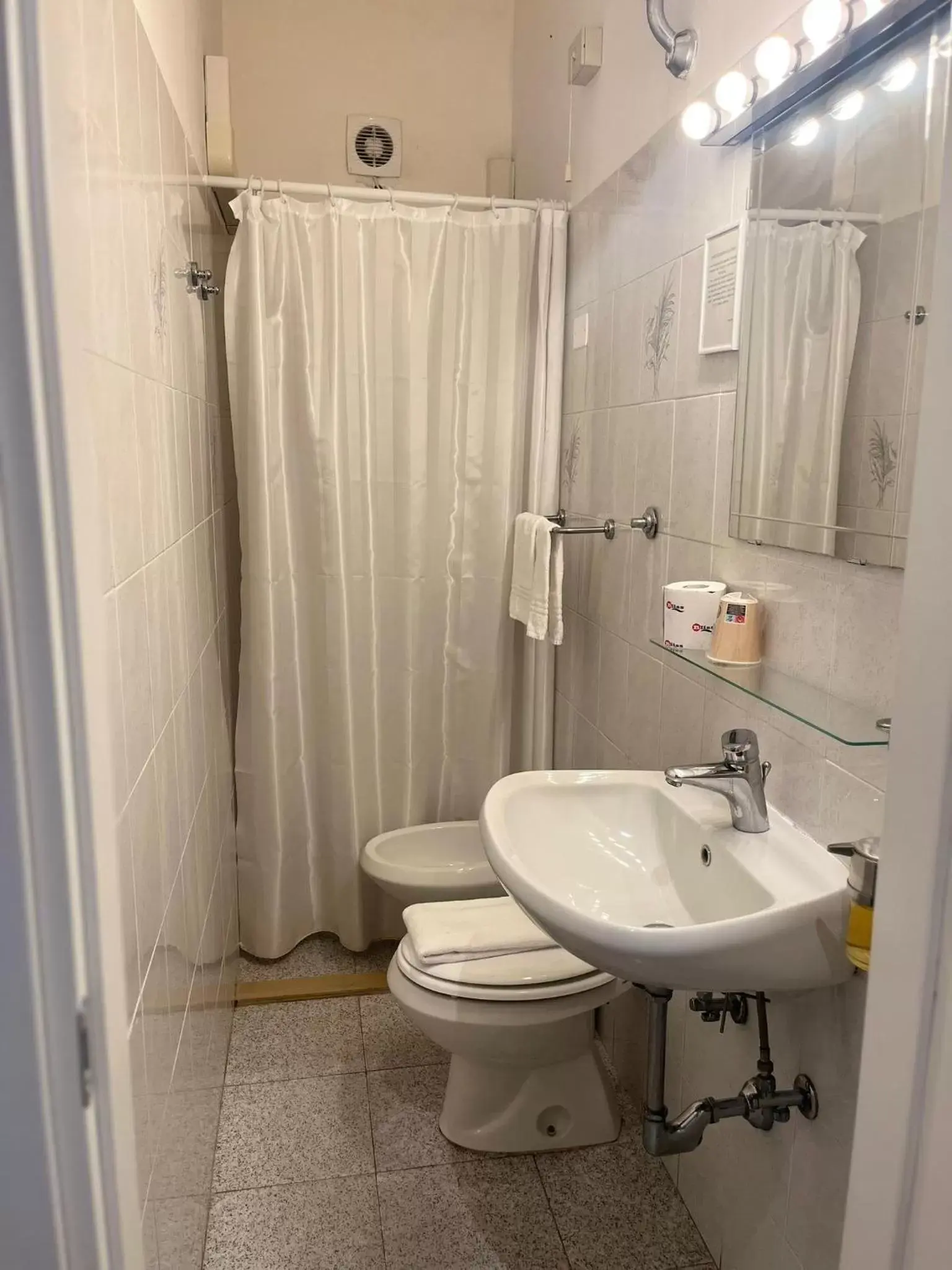 Shower, Bathroom in Hotel Nice