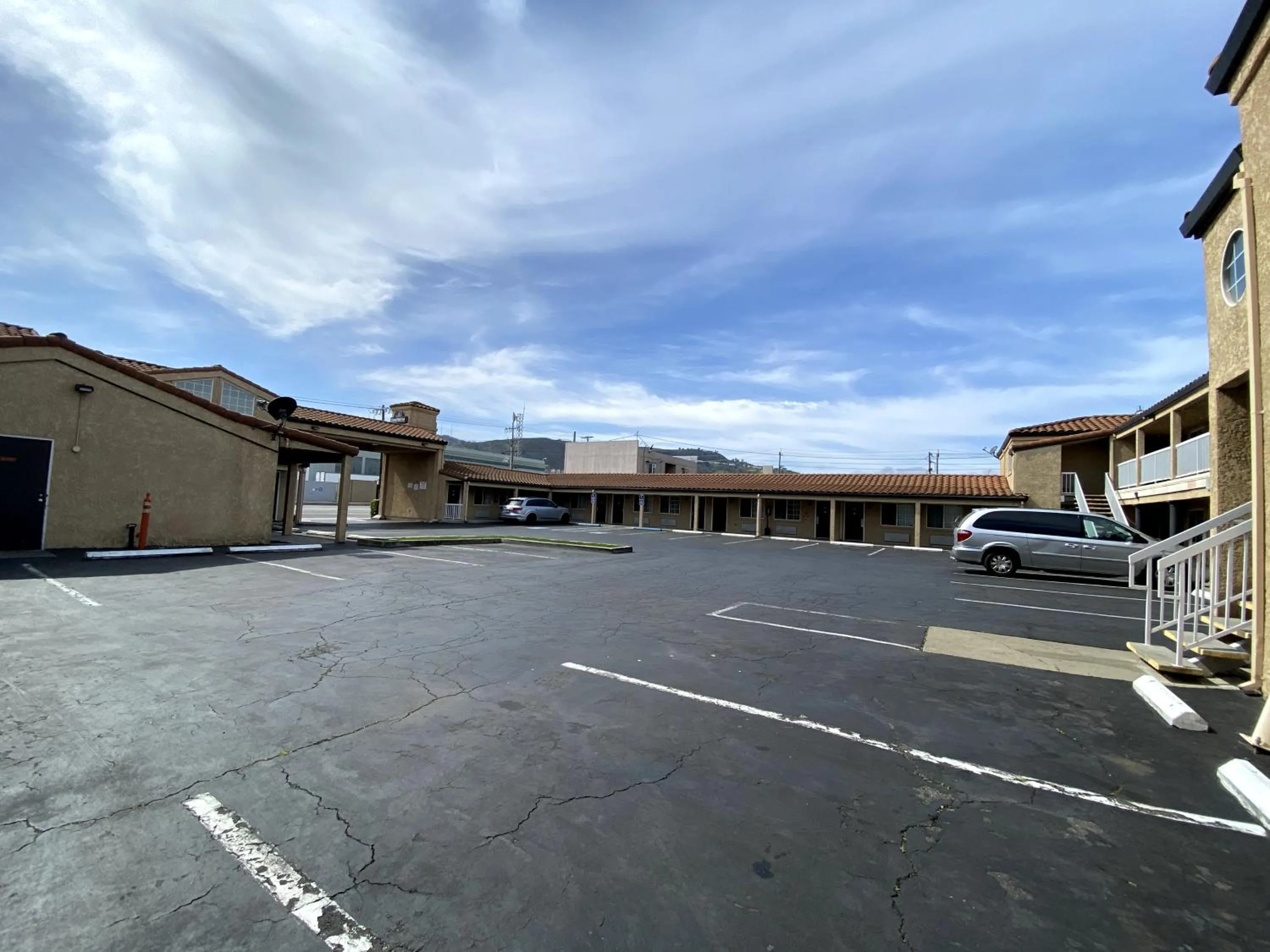 Parking in BridgePoint Inn Daly City