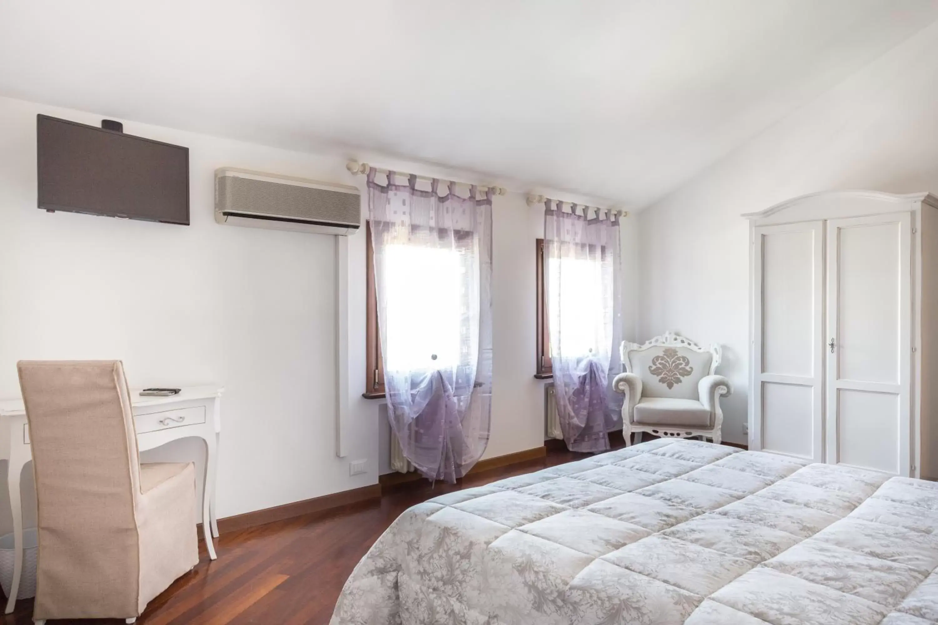 Day, Bed in La Dimora di Lara B&B