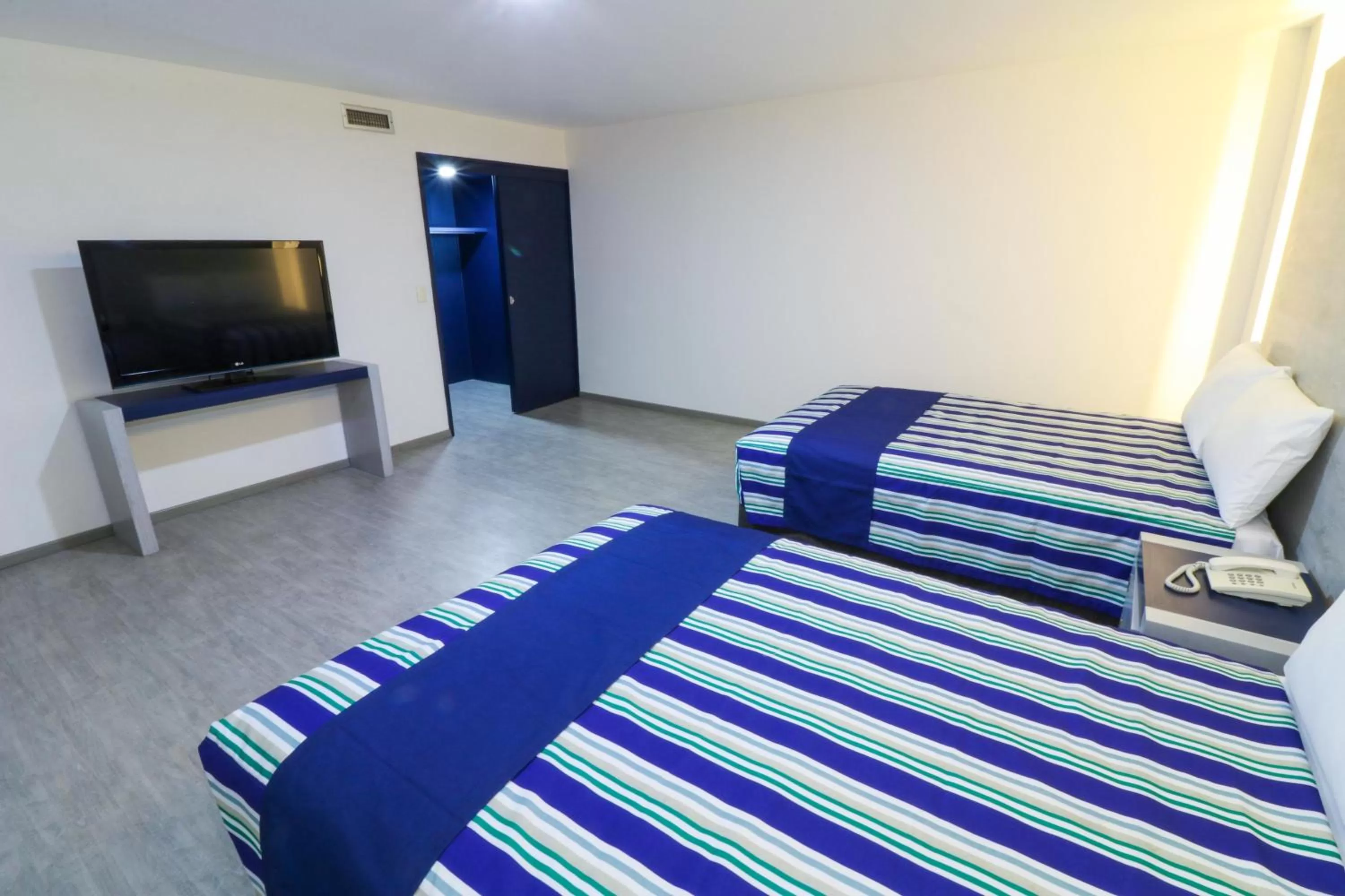 Photo of the whole room, Bed in Hotel Mallorca