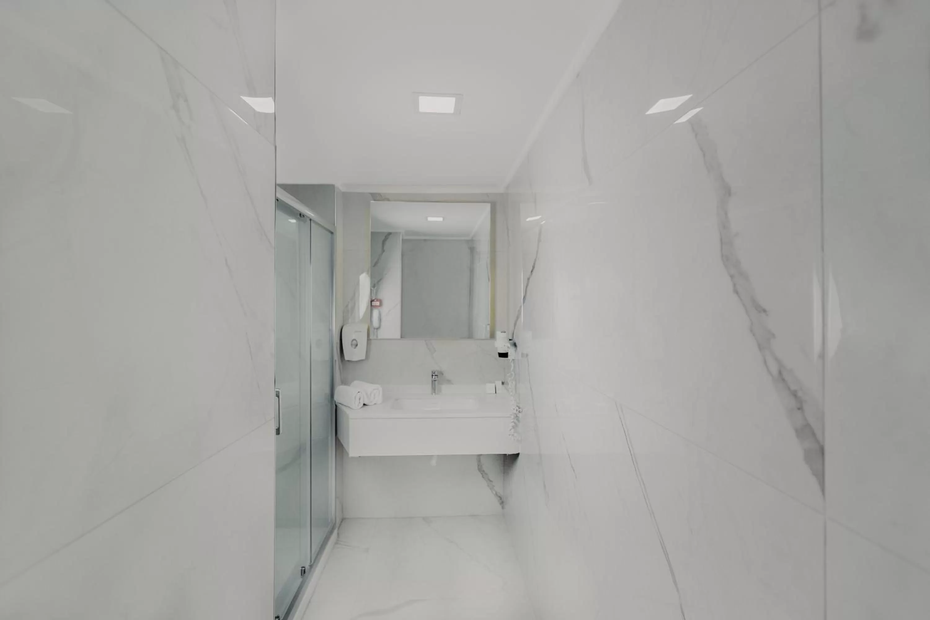 Bathroom, Bed in Pırıl Hotel Thermal&Beauty SPA