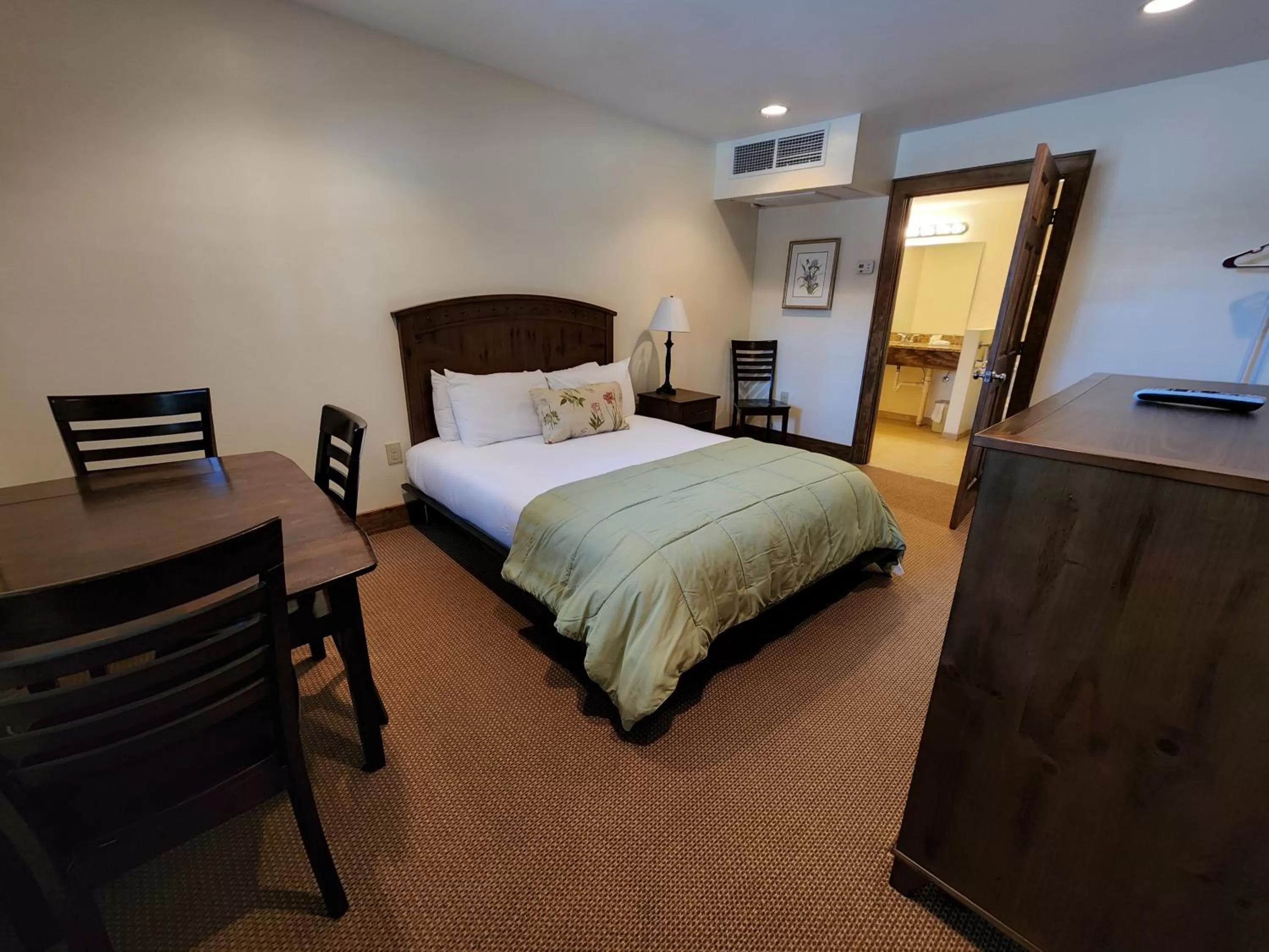 Bed in The Inn at Shady Lawn