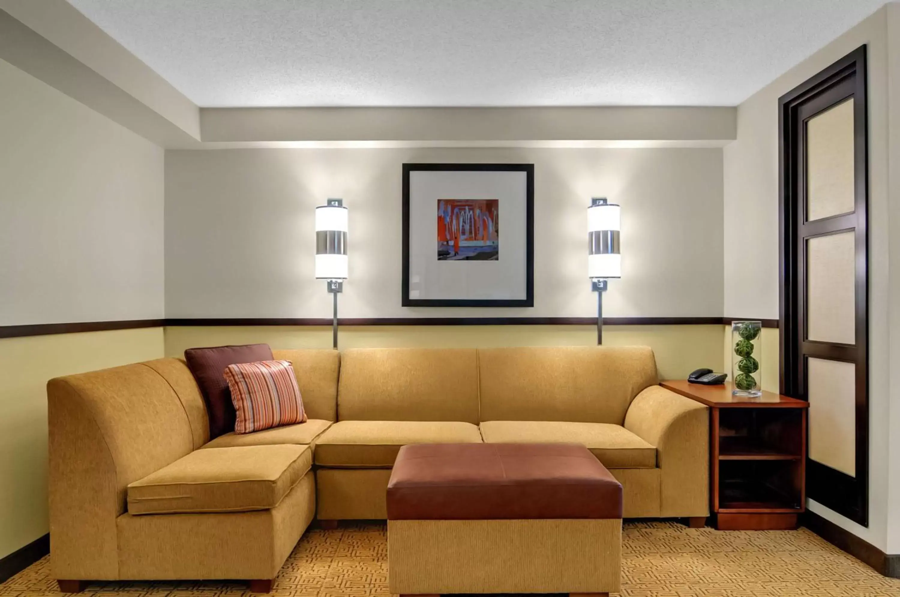 Photo of the whole room, Seating Area in Hyatt Place Fort Lauderdale Cruise Port & Convention Center