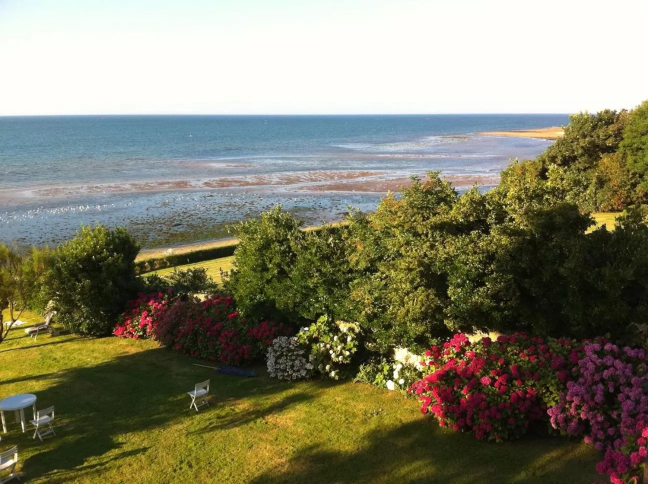 Garden in Chambres d'hôtes Les 4 Vents Pointe du Hoc - Landing Beaches