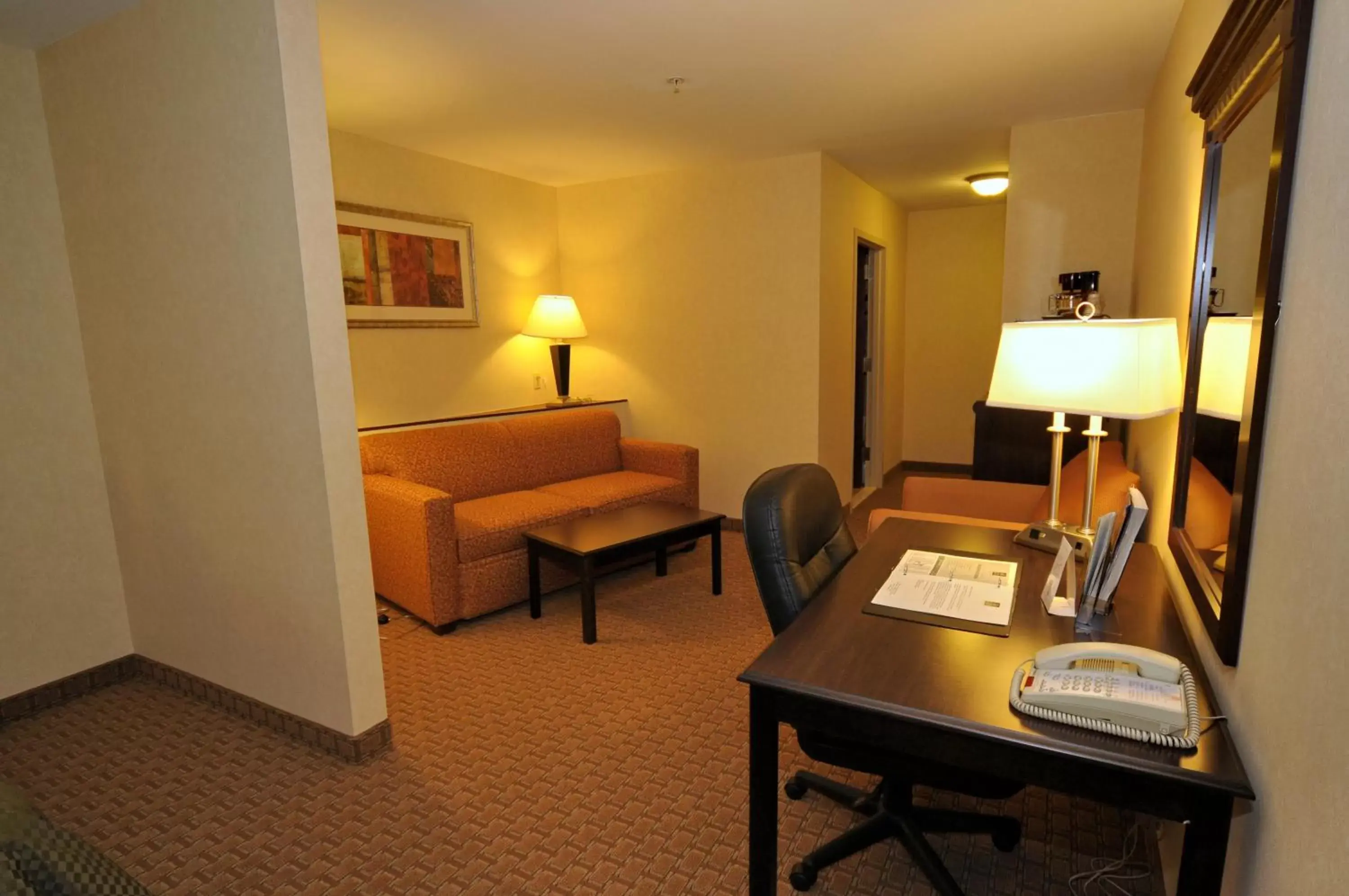 Seating Area in Comfort Suites Mahwah - Paramus