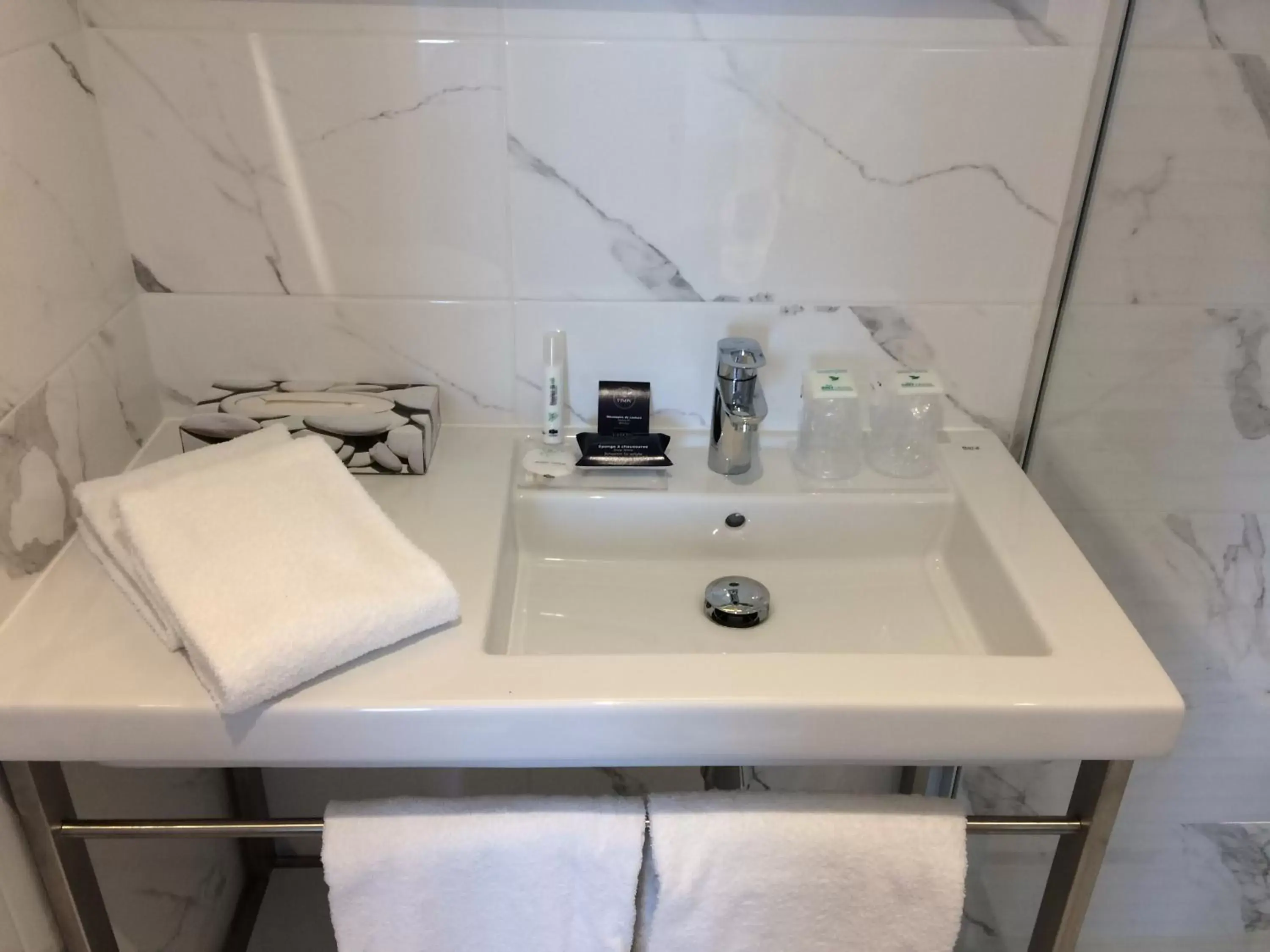 Bathroom in Brit Hotel Confort Loches