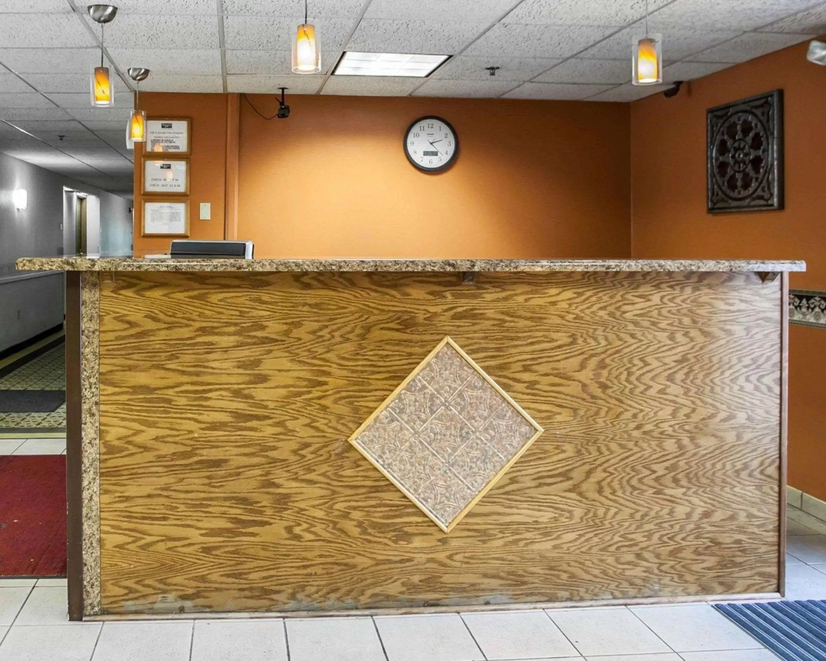 Lobby or reception, Lobby/Reception in Rodeway Inn & Suites Milwaukee Airport