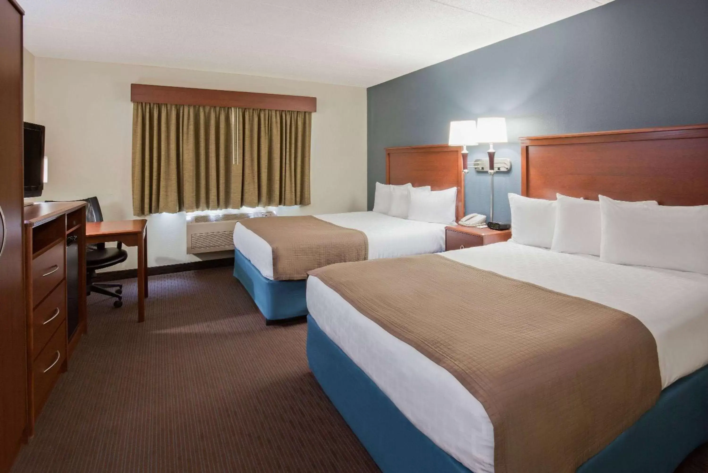 Photo of the whole room, Bed in AmericInn by Wyndham Spencer