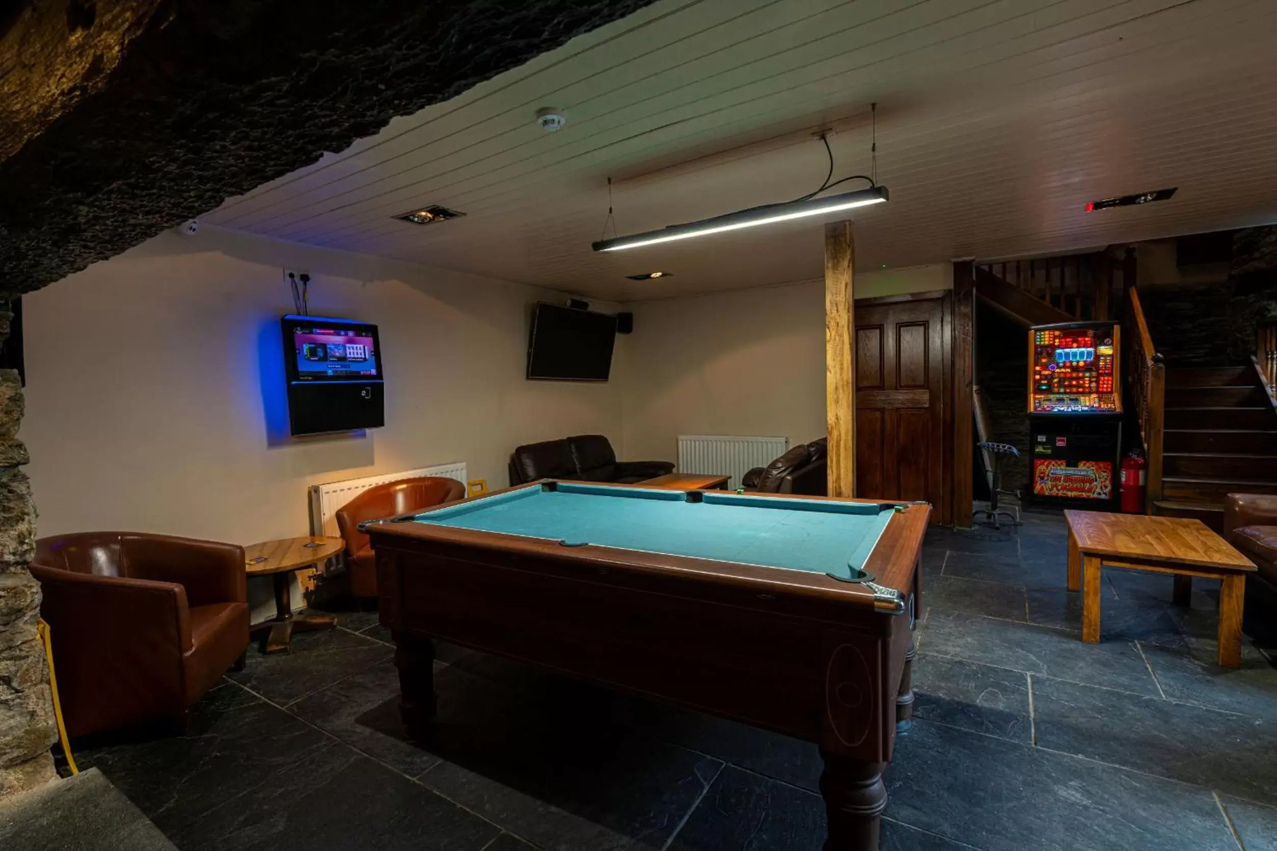 Game Room, Billiards in Grapes Hotel, Bar & Restaurant