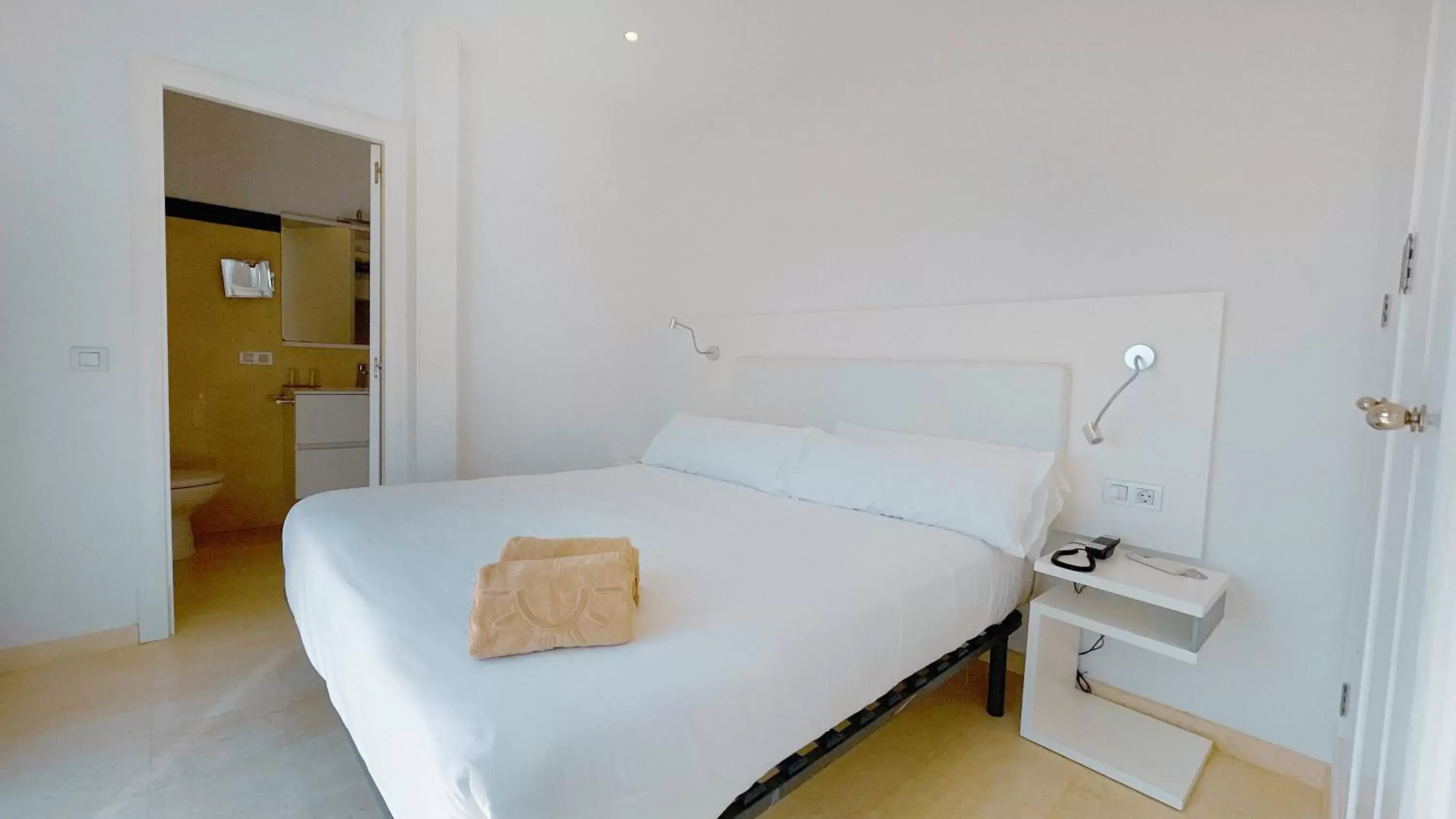 Bedroom, Bed in Lago Resort Menorca - Villas & Bungalows del Lago