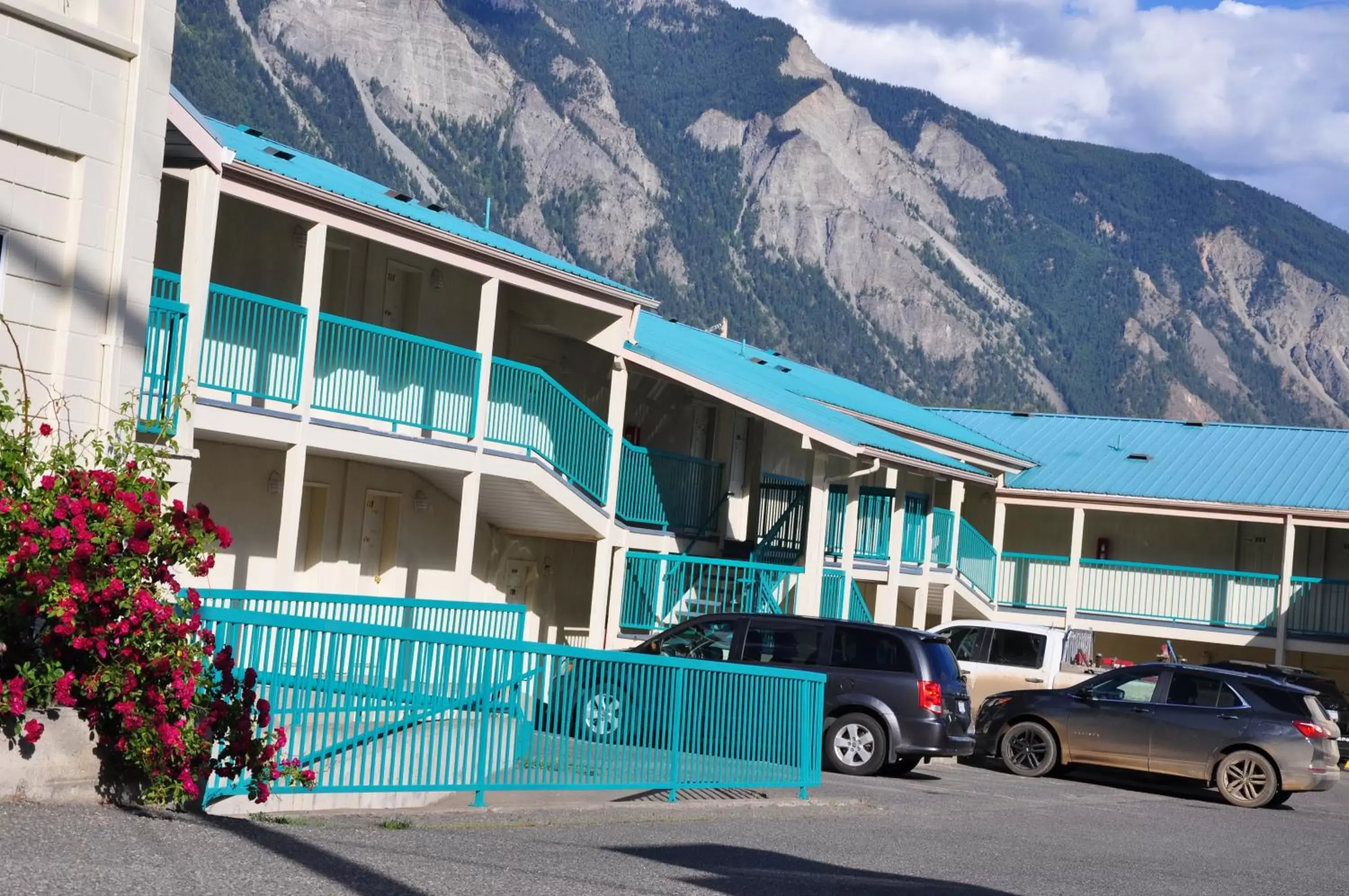 Winter in Canadas Best Value Inn Mile-0-Motel Lillooet