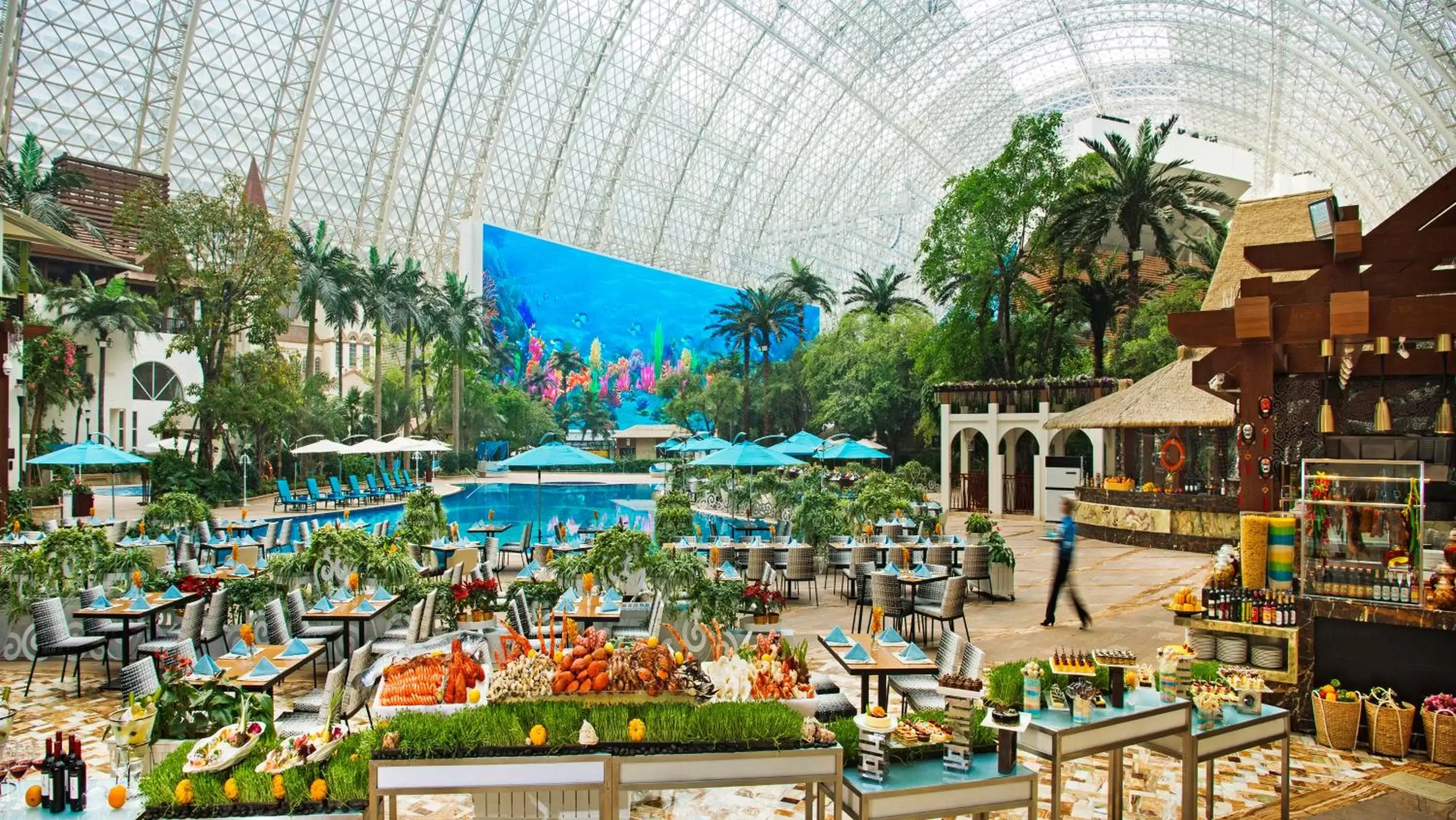 Restaurant/places to eat, Pool View in InterContinental Chengdu Global Center, an IHG Hotel