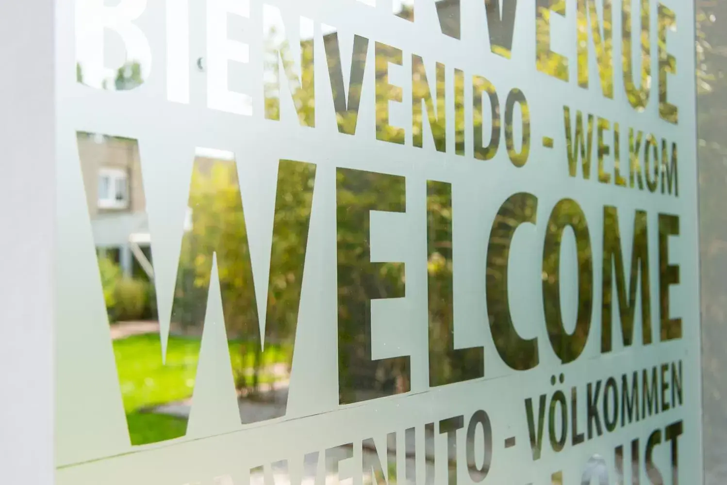 Facade/entrance in Best Western Hotel du Lac Dunkerque- Restaurant ouvert 7/7 midi et soir Facade/entrance in Best Western Hotel du Lac Dunkerque- Restaurant ouvert 7/7 midi et soir