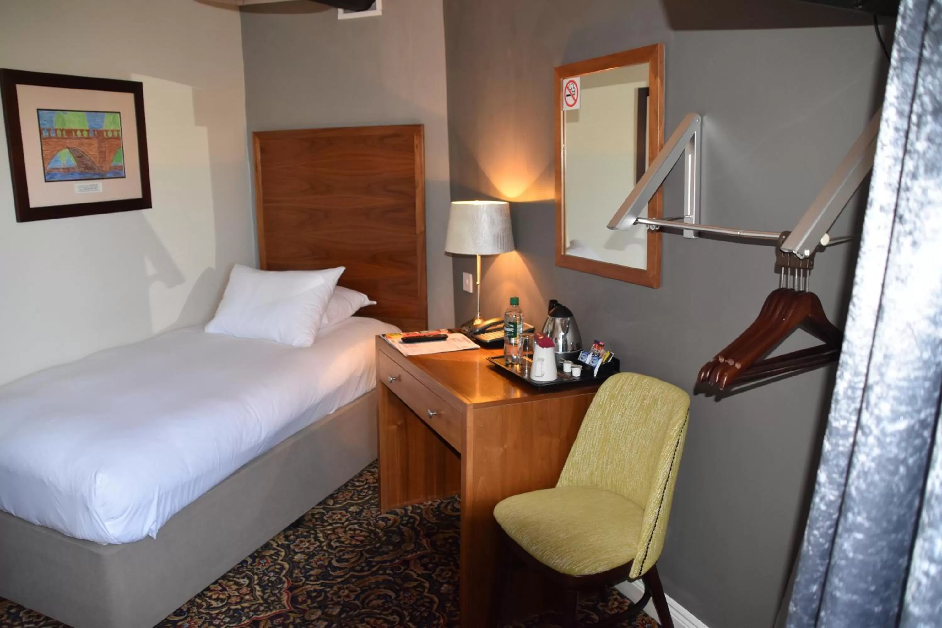 Bedroom in George Hotel Wetherspoon