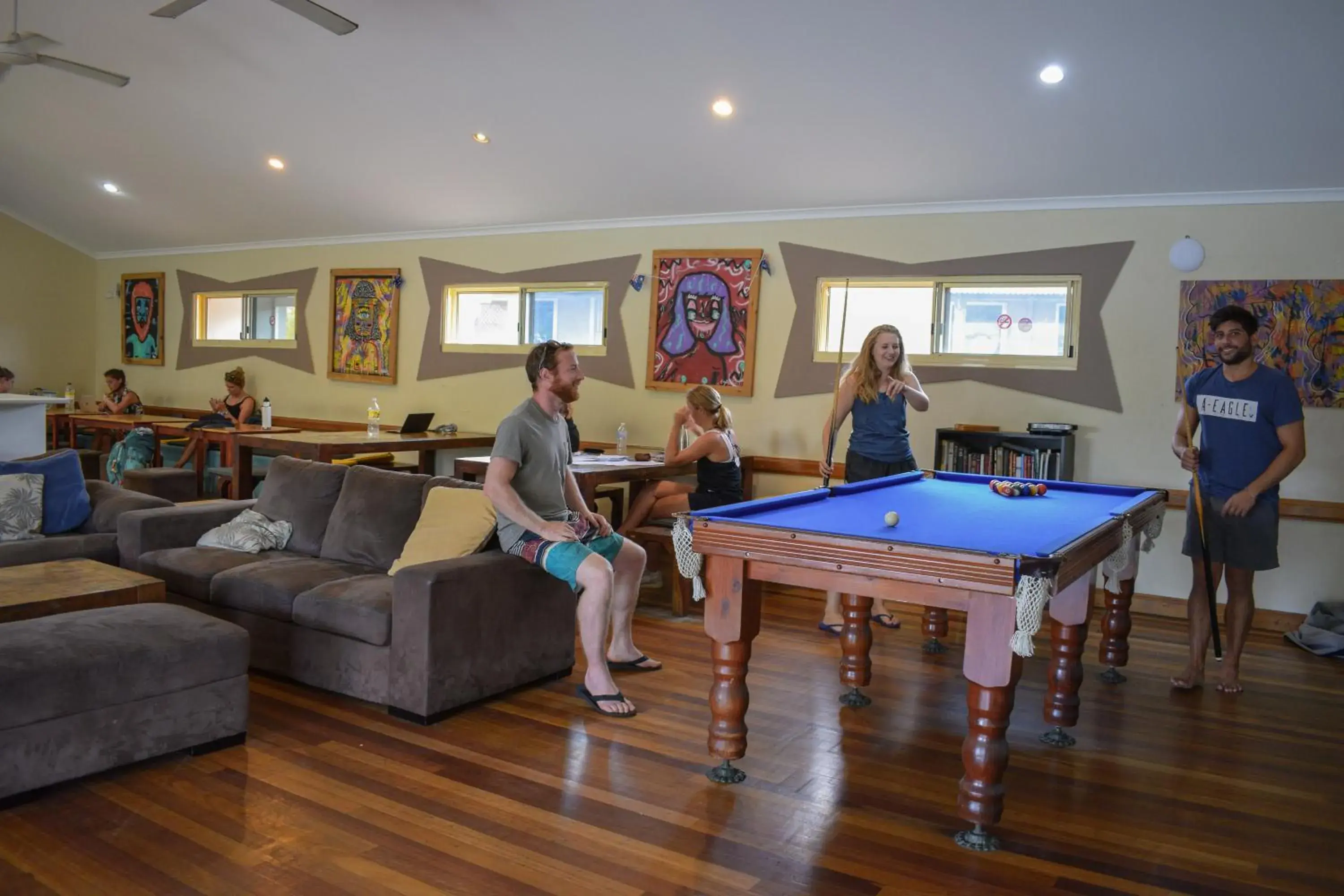 Communal lounge/ TV room, Billiards in Flashpackers Hervey Bay Hostel
