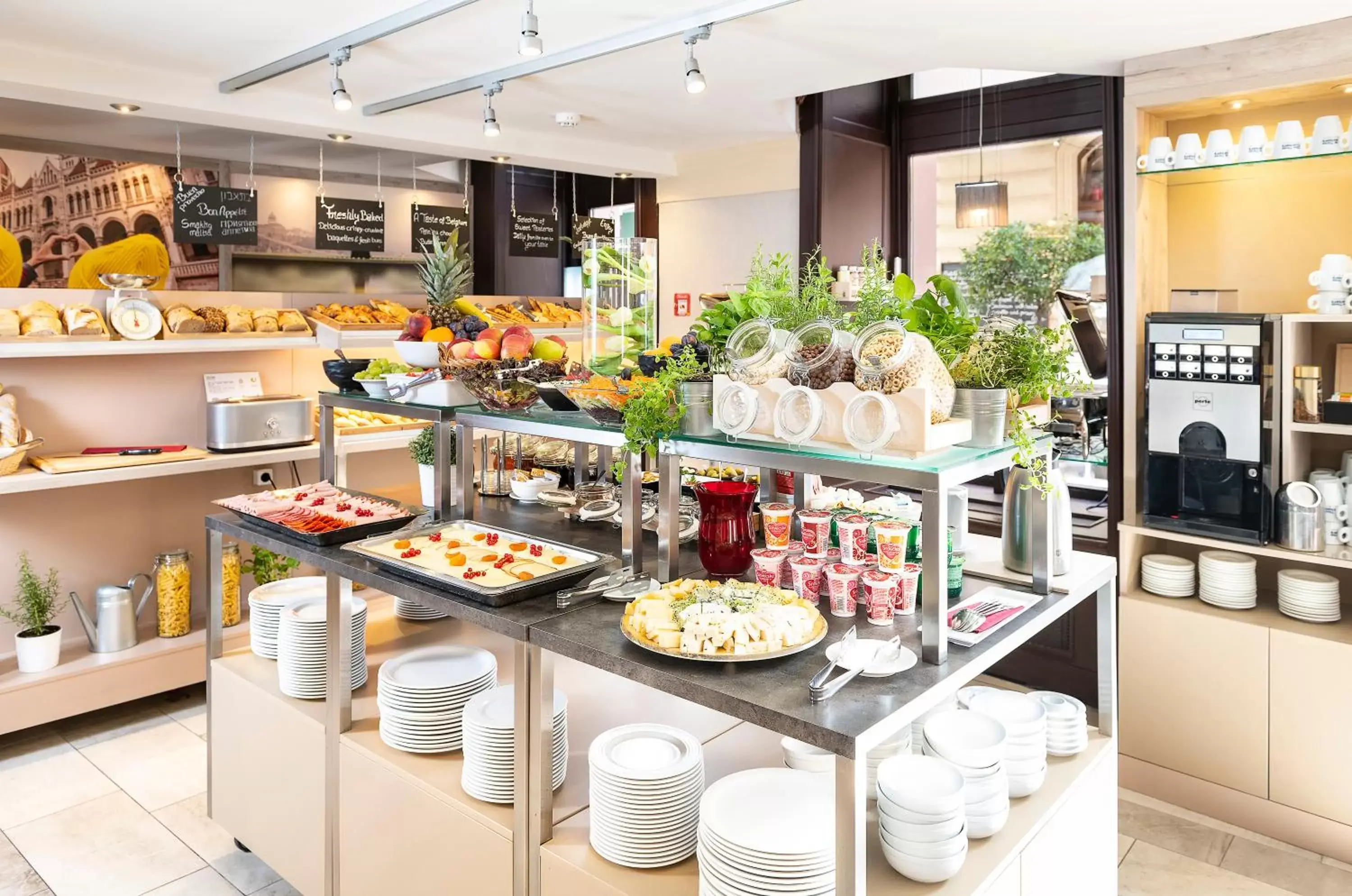 Restaurant/places to eat in Three Corners Hotel Art Restaurant/places to eat in Three Corners Hotel Art