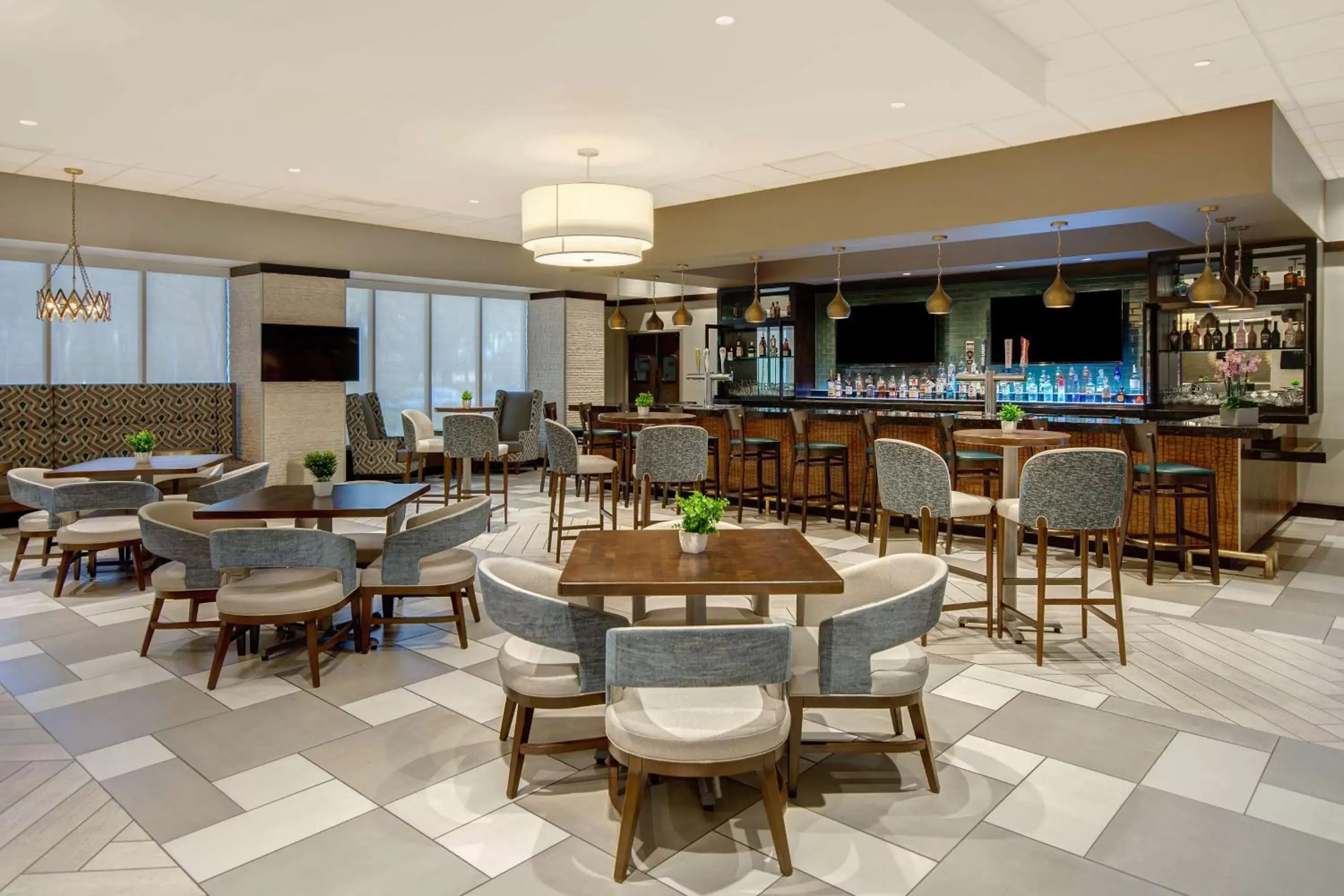 Lounge or bar, Restaurant/Places to Eat in Embassy Suites by Hilton Jacksonville Baymeadows