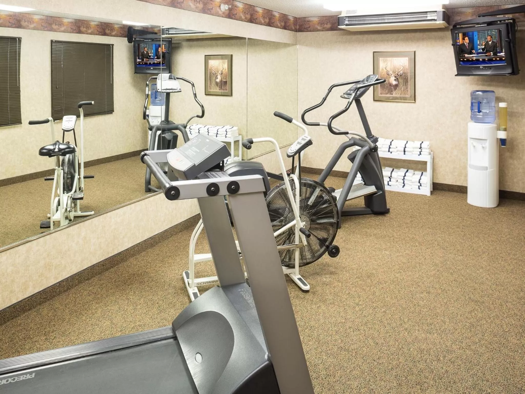 Fitness centre/facilities in Kelly Inn and Suites Mitchell