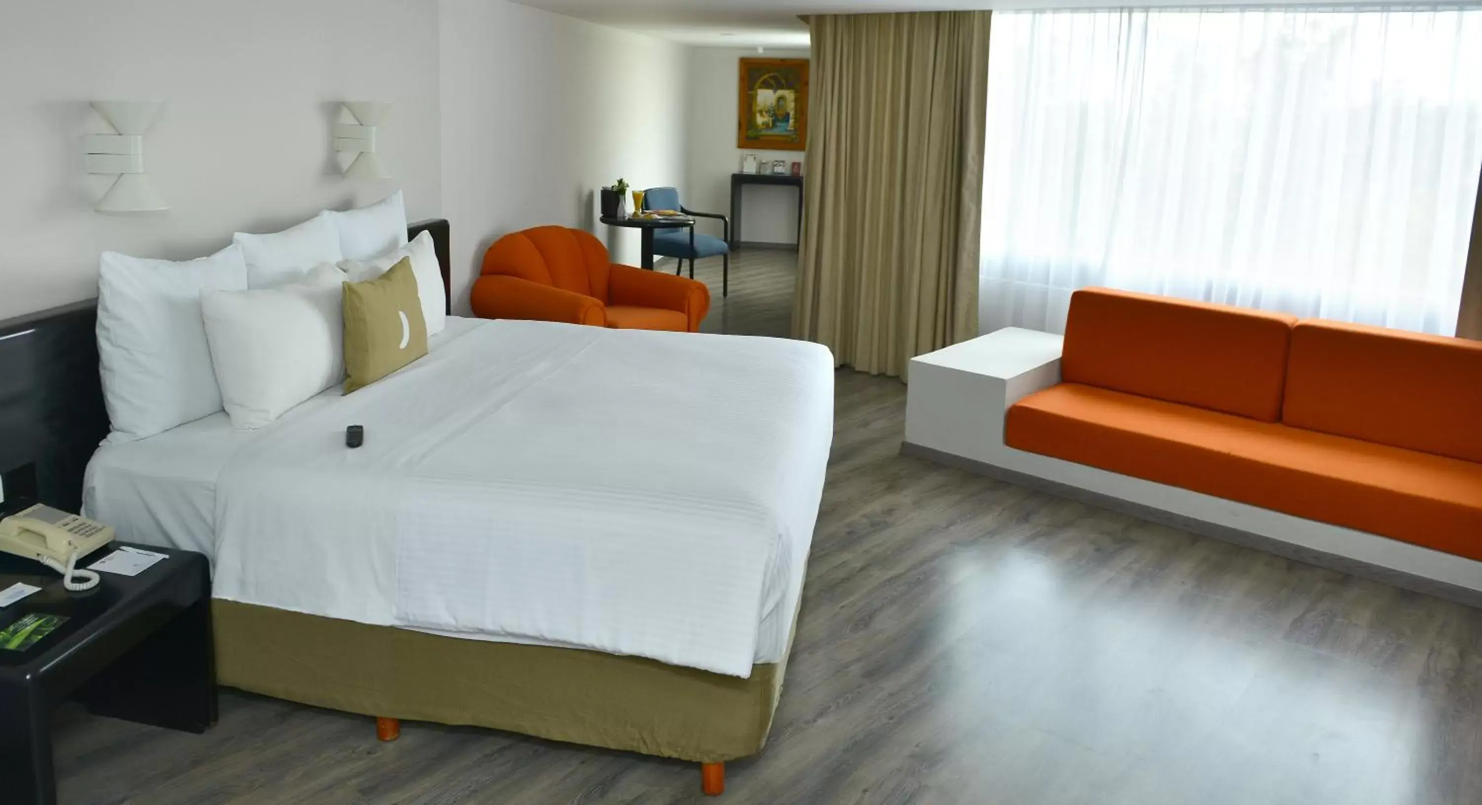 Bed in Best Western PLUS Gran Hotel Morelia