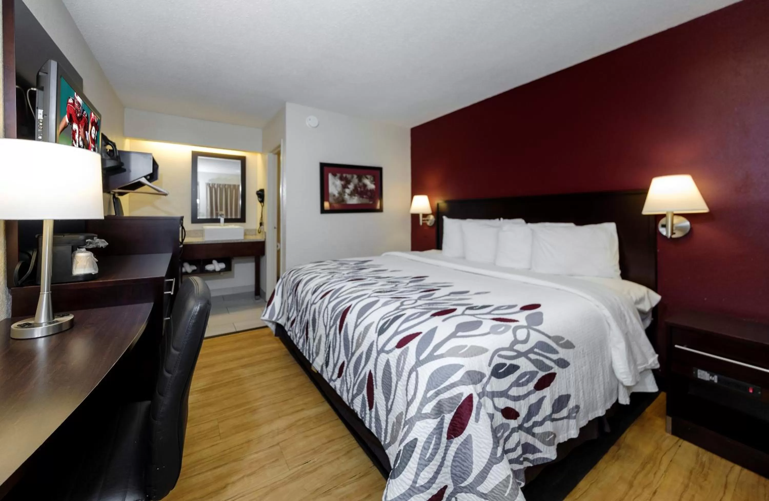 Photo of the whole room in Red Roof Inn Chicago - Lansing