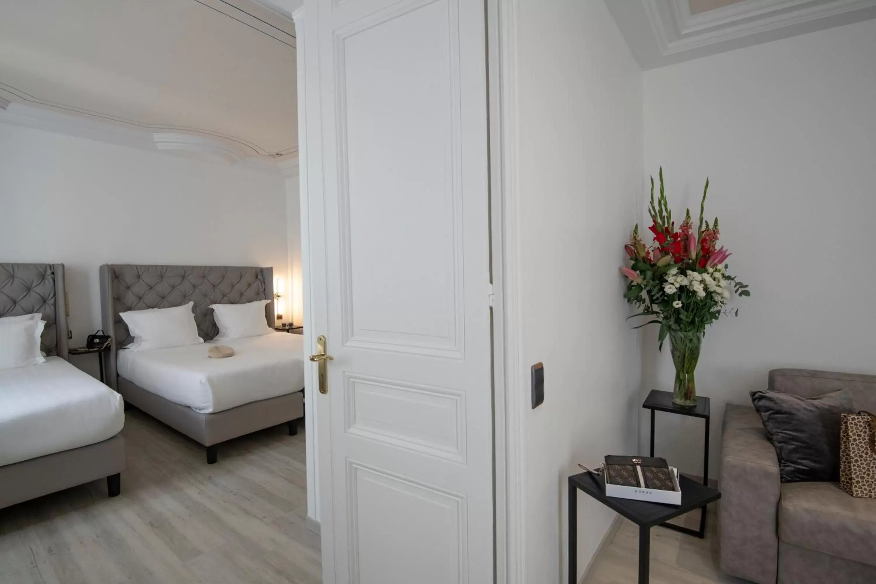 Bedroom, Bed in GOLDEN TULIP CANNES HOTEL de PARIS